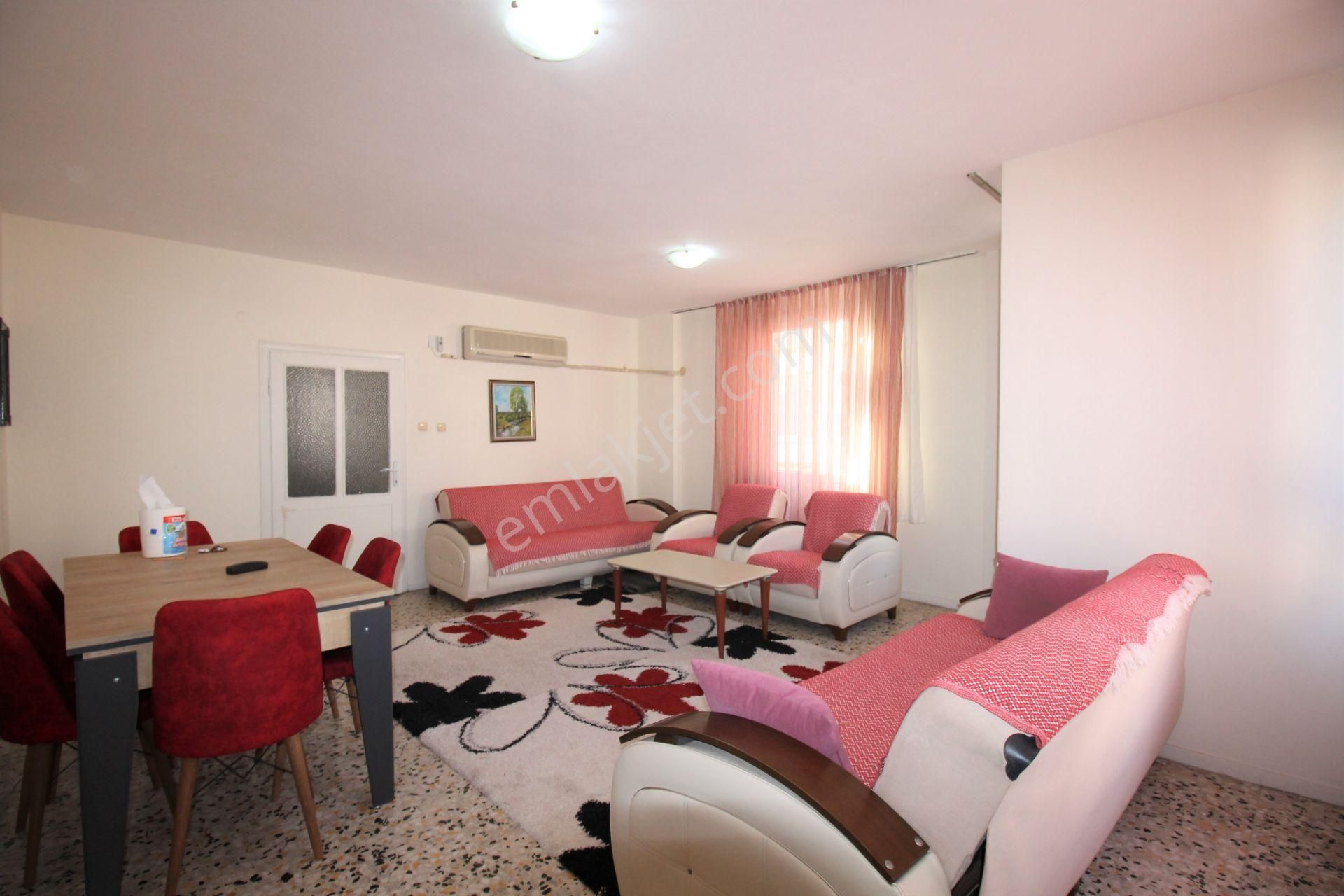 Retro’dan Foruma Adım Mesafede Eşyalı Kiralık B.mutfak 3+1