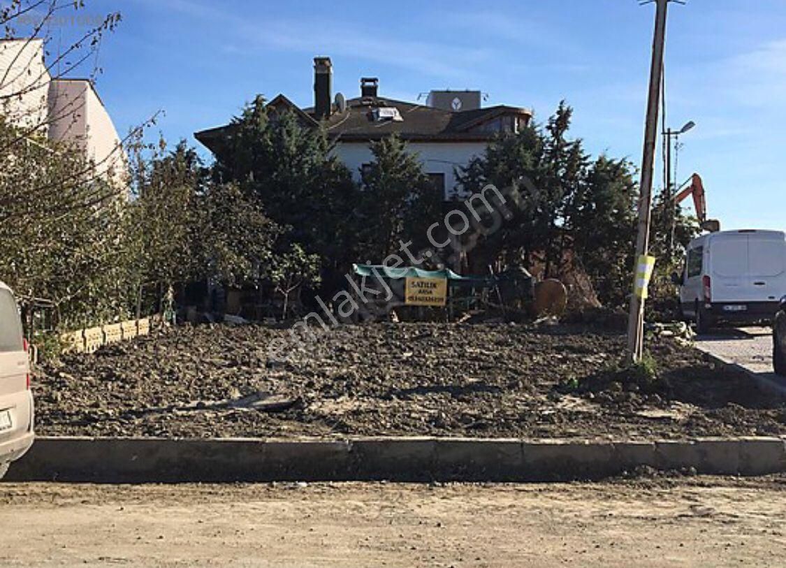 Silivri Balabanda Sahile Yakın Köşe Arsa