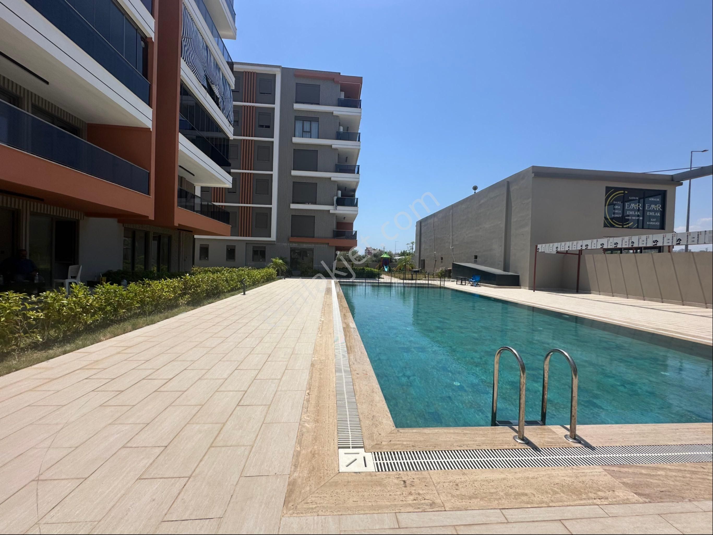 Güvenlikli Havuzlu Site İçeresinde
