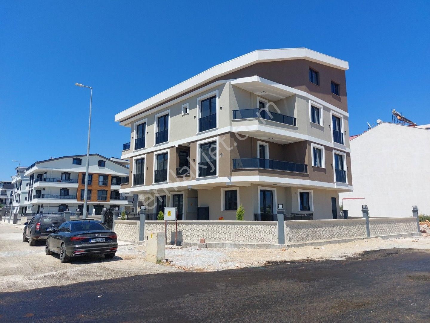 Didim Efeler Mahallesinde Satılık Ara Kat Ön Cephe 1+1 Açık Mutfaklı Daire