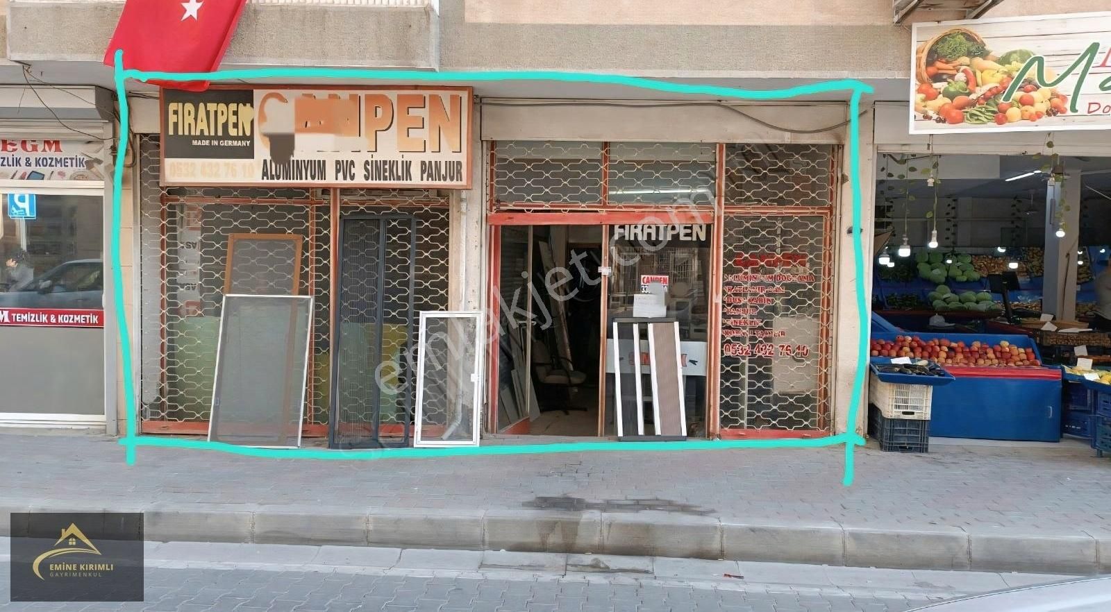 Yaya Trafiği Yoğun Olan Yerde Demirköprü İzban Karşı Sokağı Boş