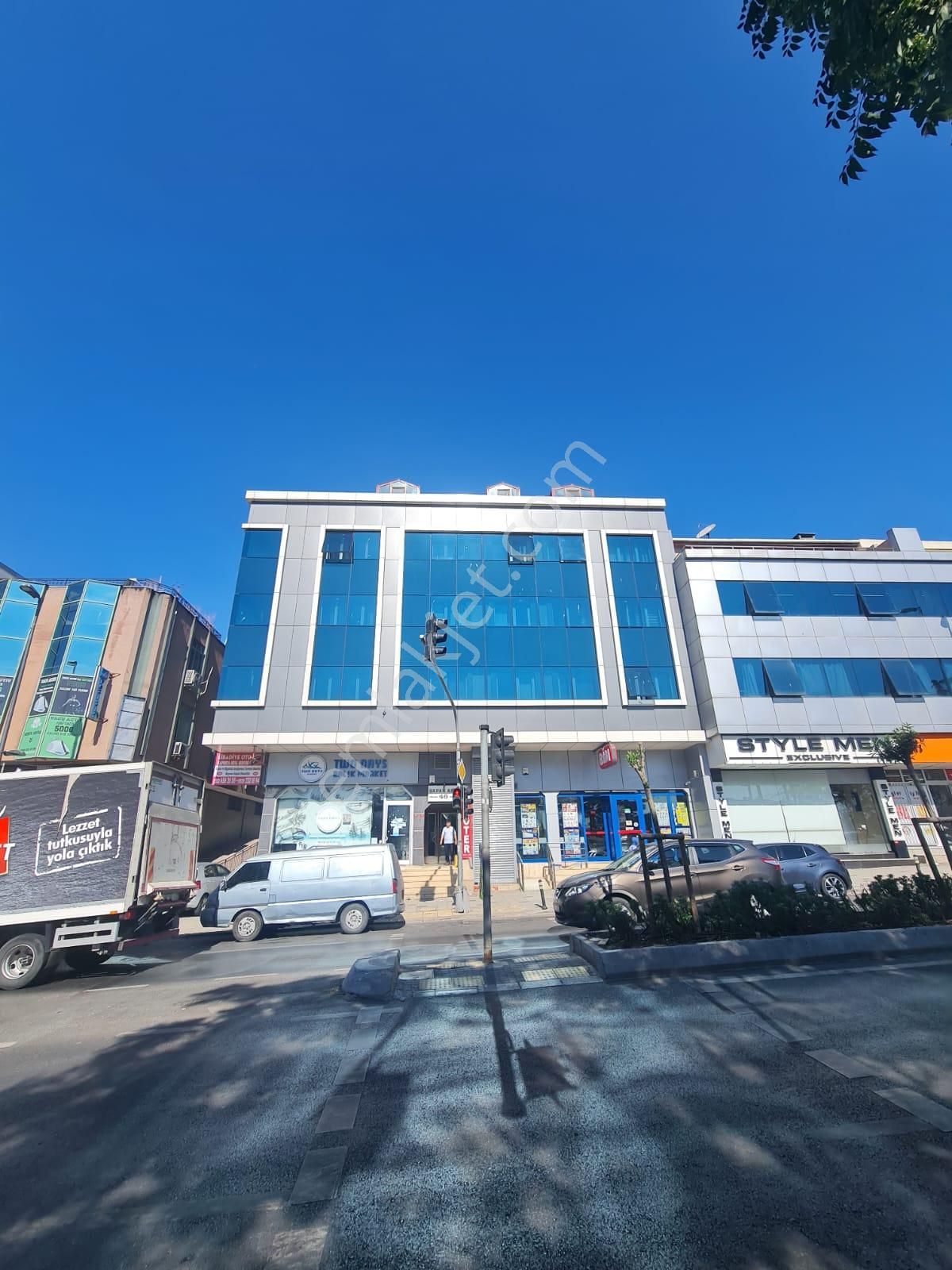 Üsküdar Küçük Çamlıca’da Merkezi Konumda Ferah 3+1 Kiralık Ofis