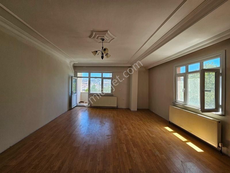 Esenyurt Mehterçeşme Mh Önü Açık Balkonlu Karanlık Odası Yok 4+1