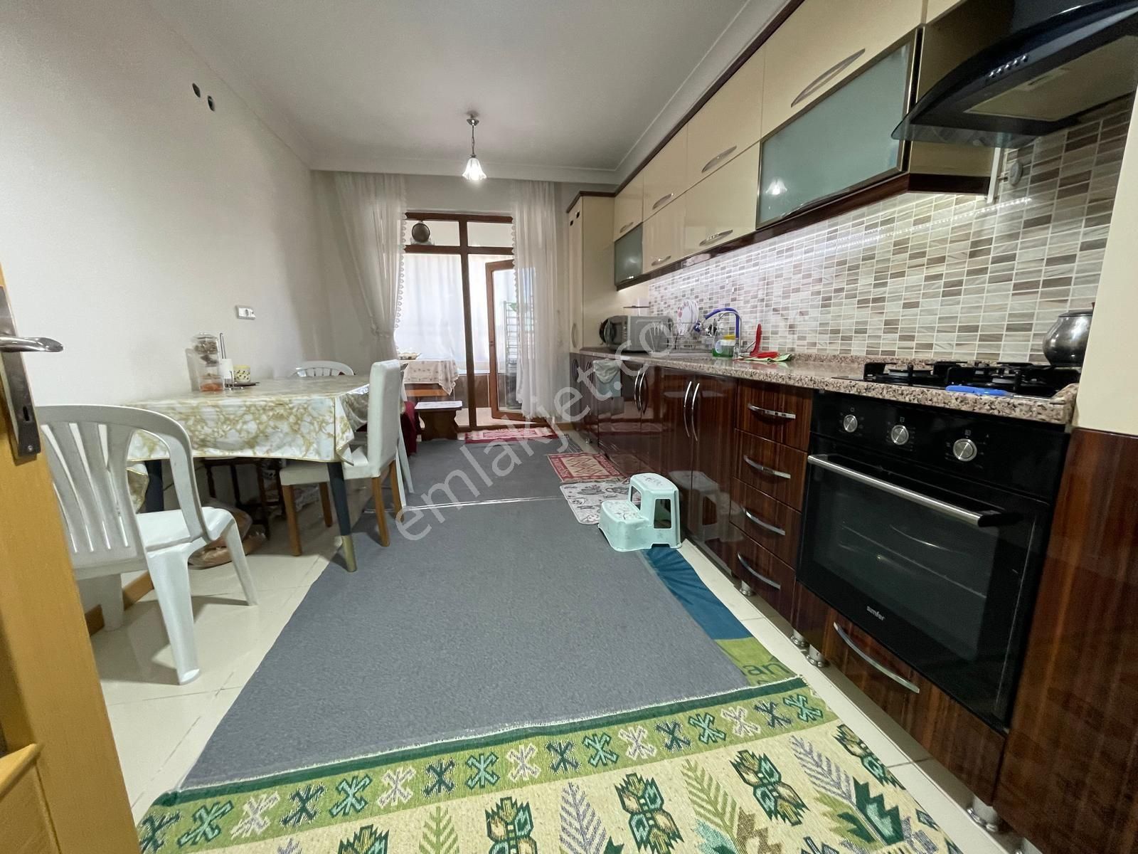 Karapürçekte 3+1full Asansörlü Daire Site İçerisinde Cadde Üstü
