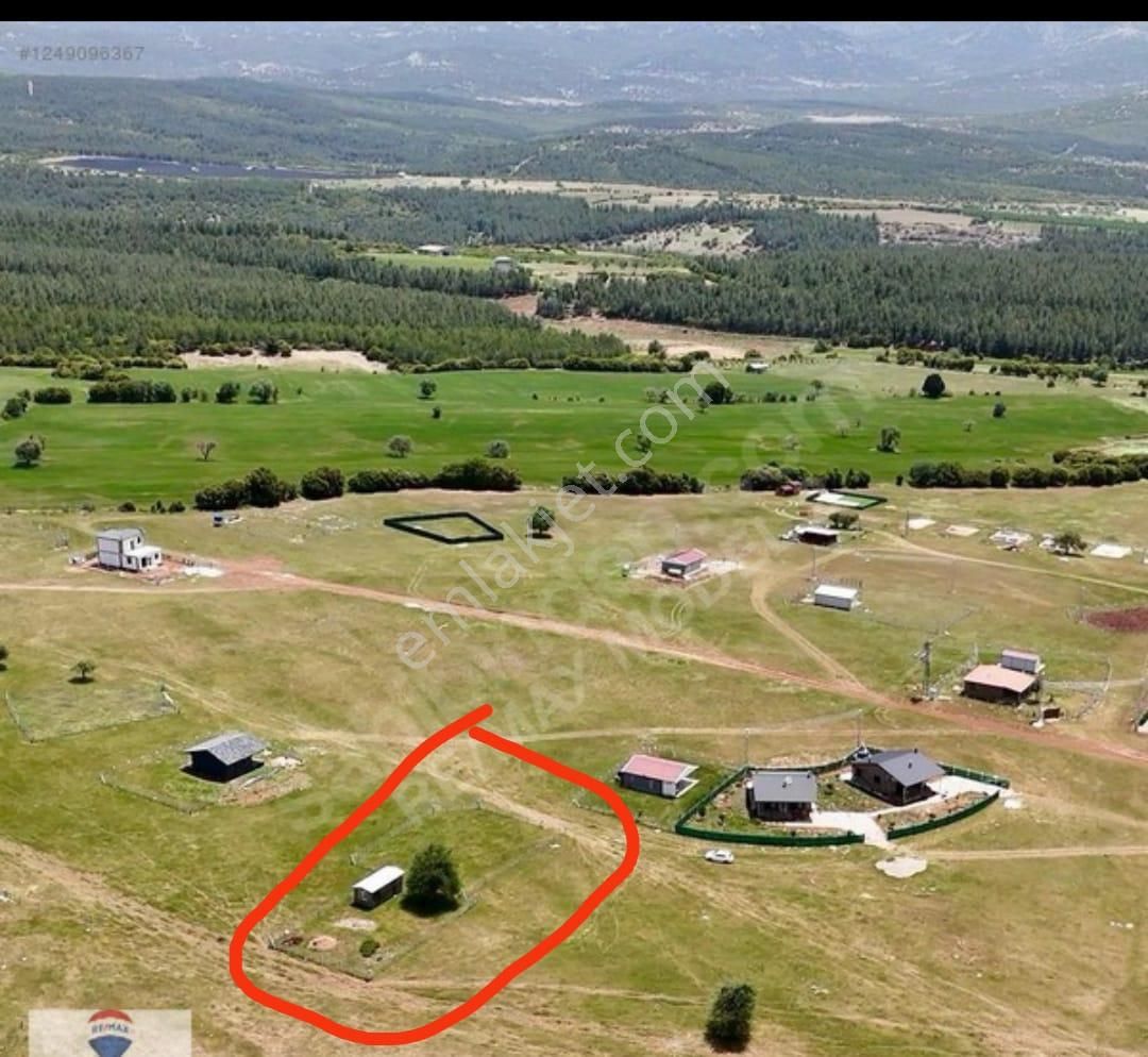 Denizli/tavas/yaka Mahallesi (pınarlık Yazlık Bölgesi Yapay Göl Üzeri)yasin