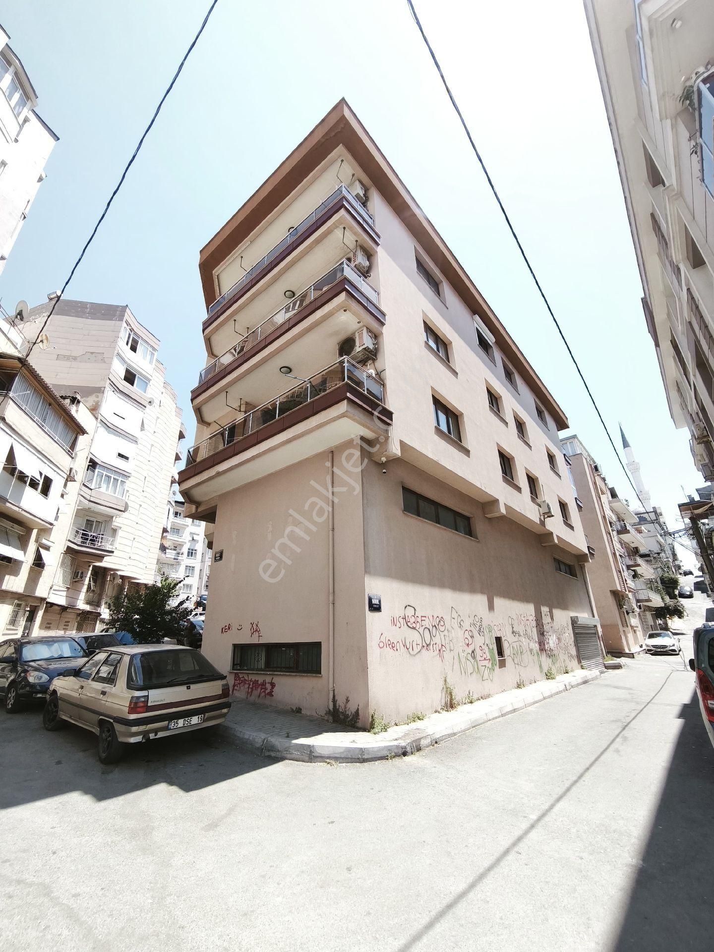 Yeşilyurt Vatan Mahallesinde 3+1 Köşe Satılık Daire