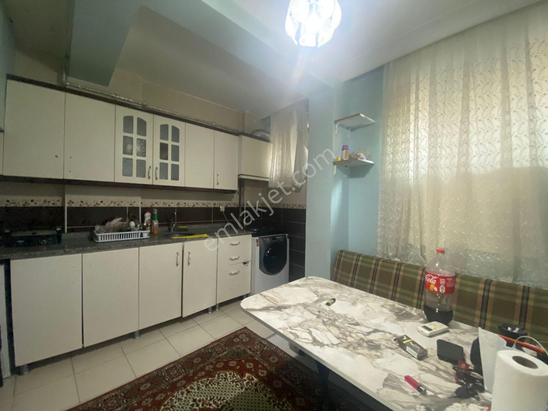 Türkiye Emlak Davutpaşa Mah 1+1 Kredili B.kat 65m2 Daire Kod2598