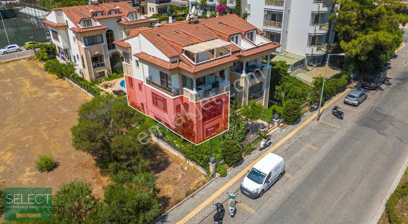 Marmaris'te Havuzlu Site İçinde Satılık 3+1 Geniş Daire