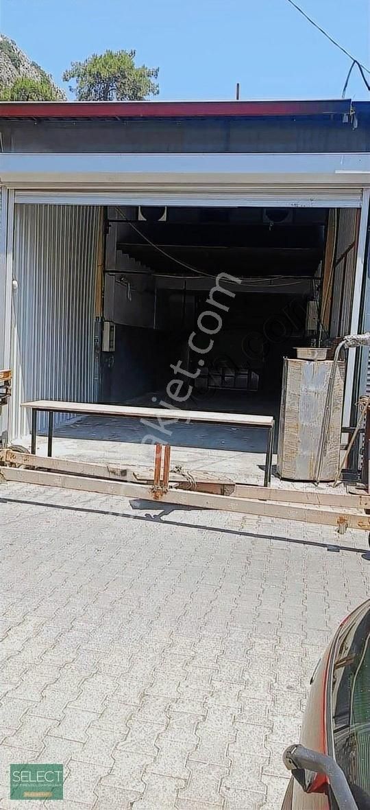 Marmaris Taşhan Sanayide Kiralık 3 Katlı Dükkan