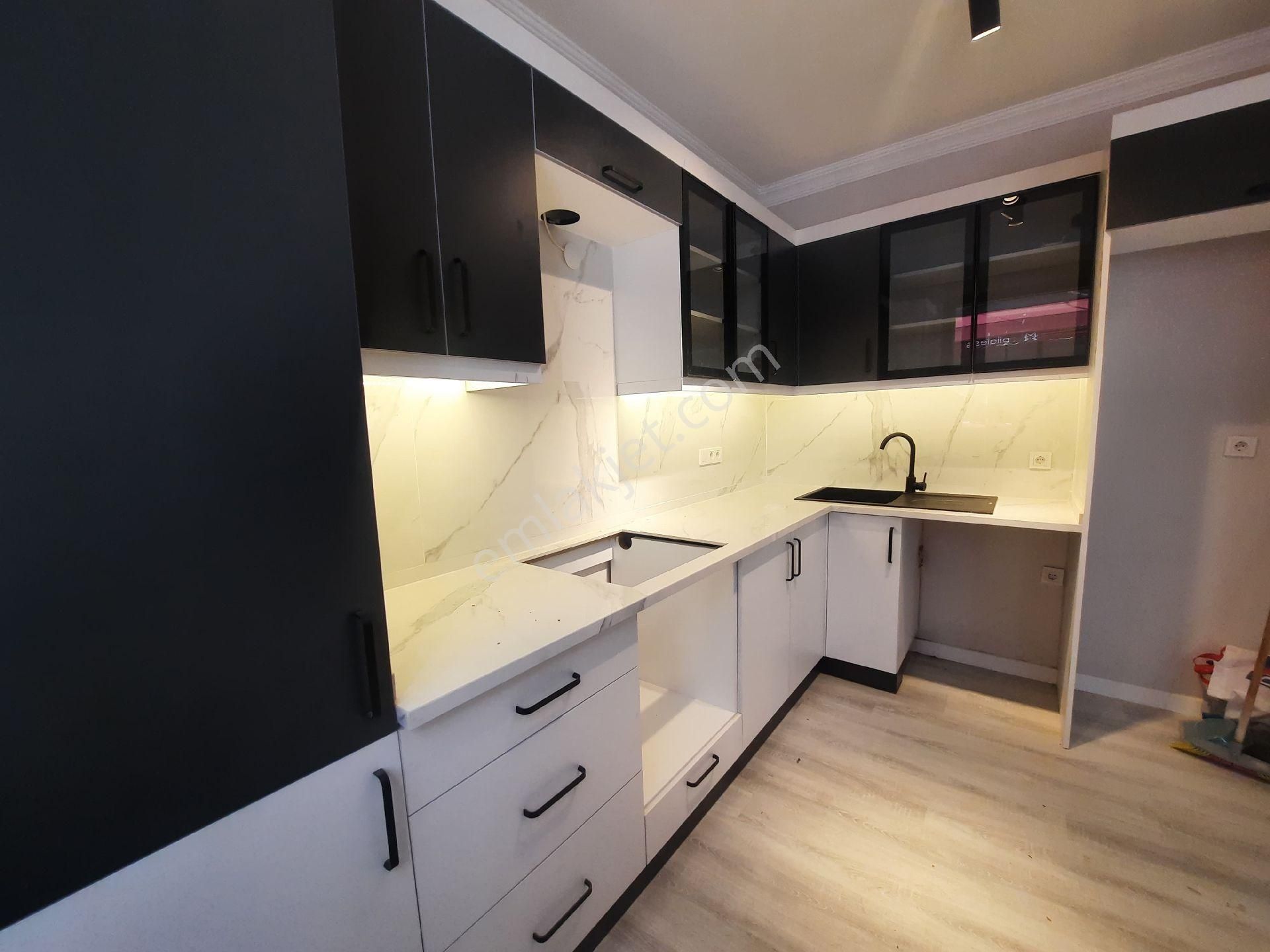 Güzelyalı Parkına Yakın Full Bakımlı 3+1 Satılık Daire