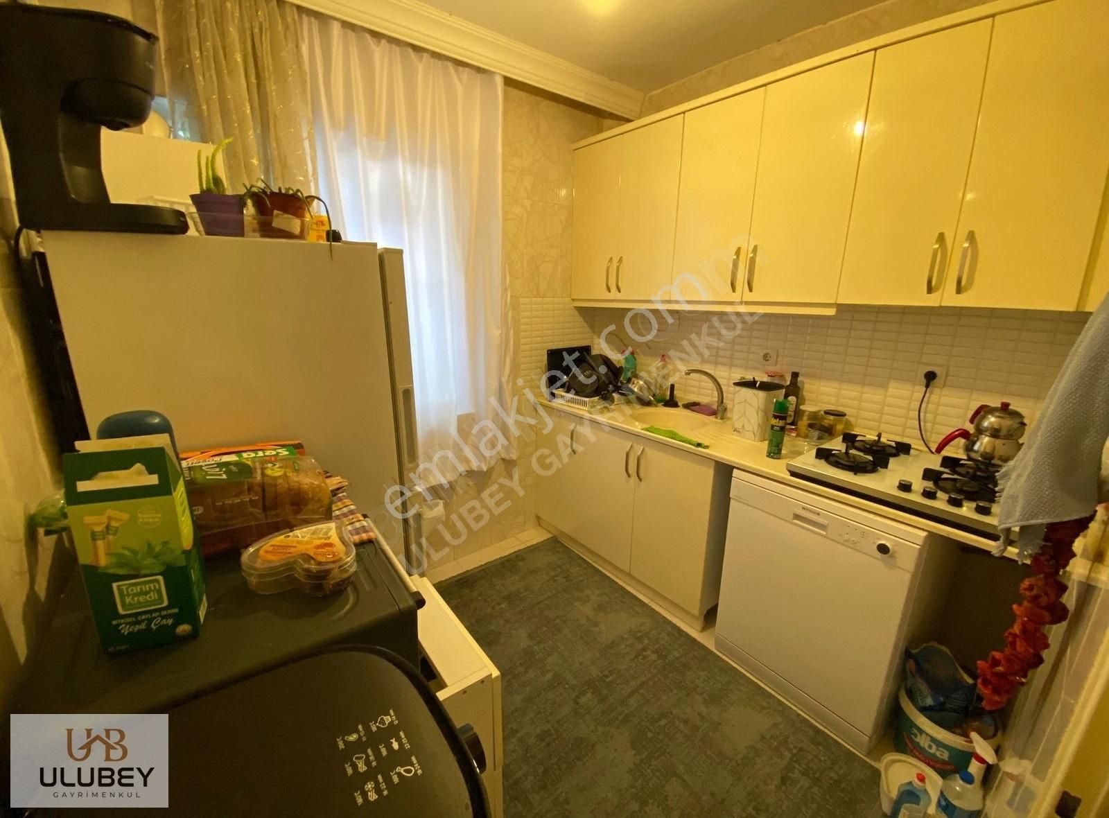 Ayvalı Caddesi Üzerinde Eşyalarla Satılık 3+1 Giriş Kat Dairesi