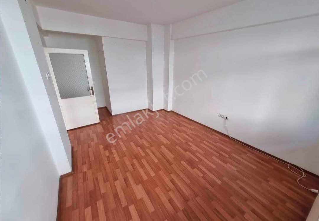 Samsun İlkadım Rasathane Mahallesi'nde Cadde Üzerinde Asansörlü 3+1 Satılık Daire