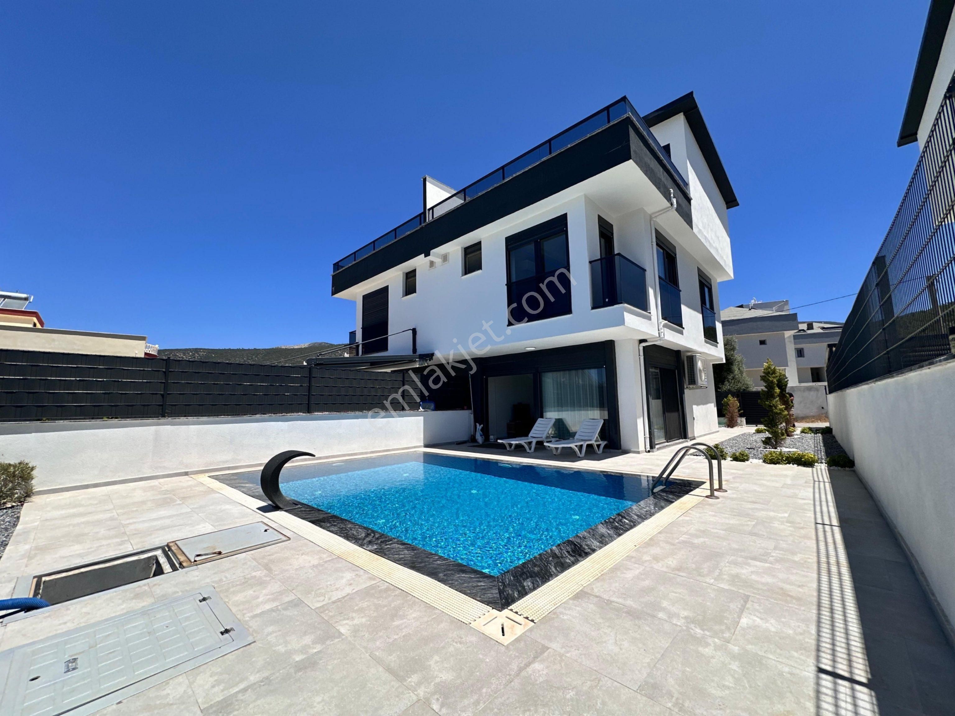Fiyat Düştü Acıl Satılık 3+1 Havuzlu Villa