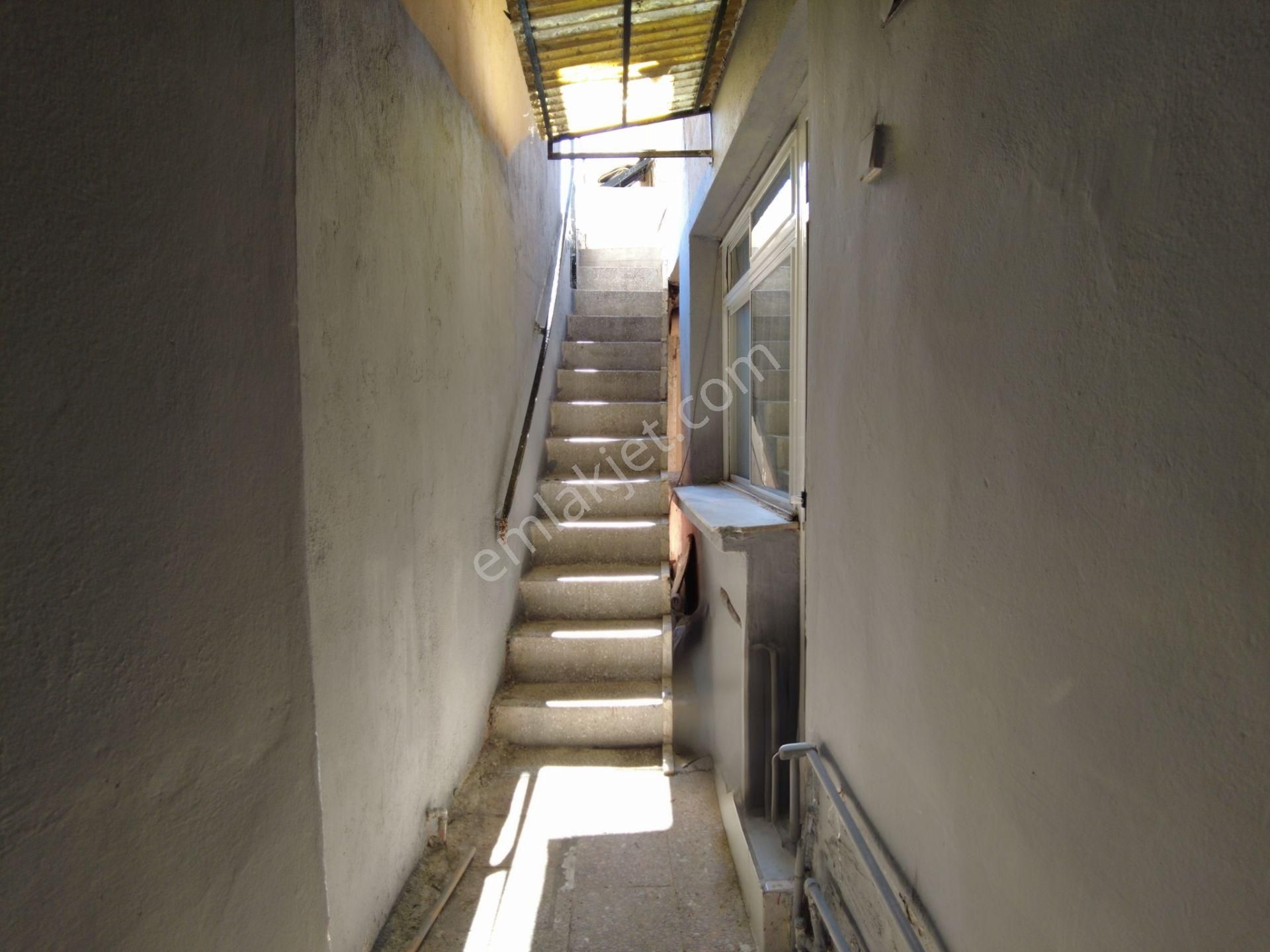 Kw Coban's'tan Bornova Meriç Mahallesi'nde 2 Katlı Müsatakil Bina + Teras - Görsel 18