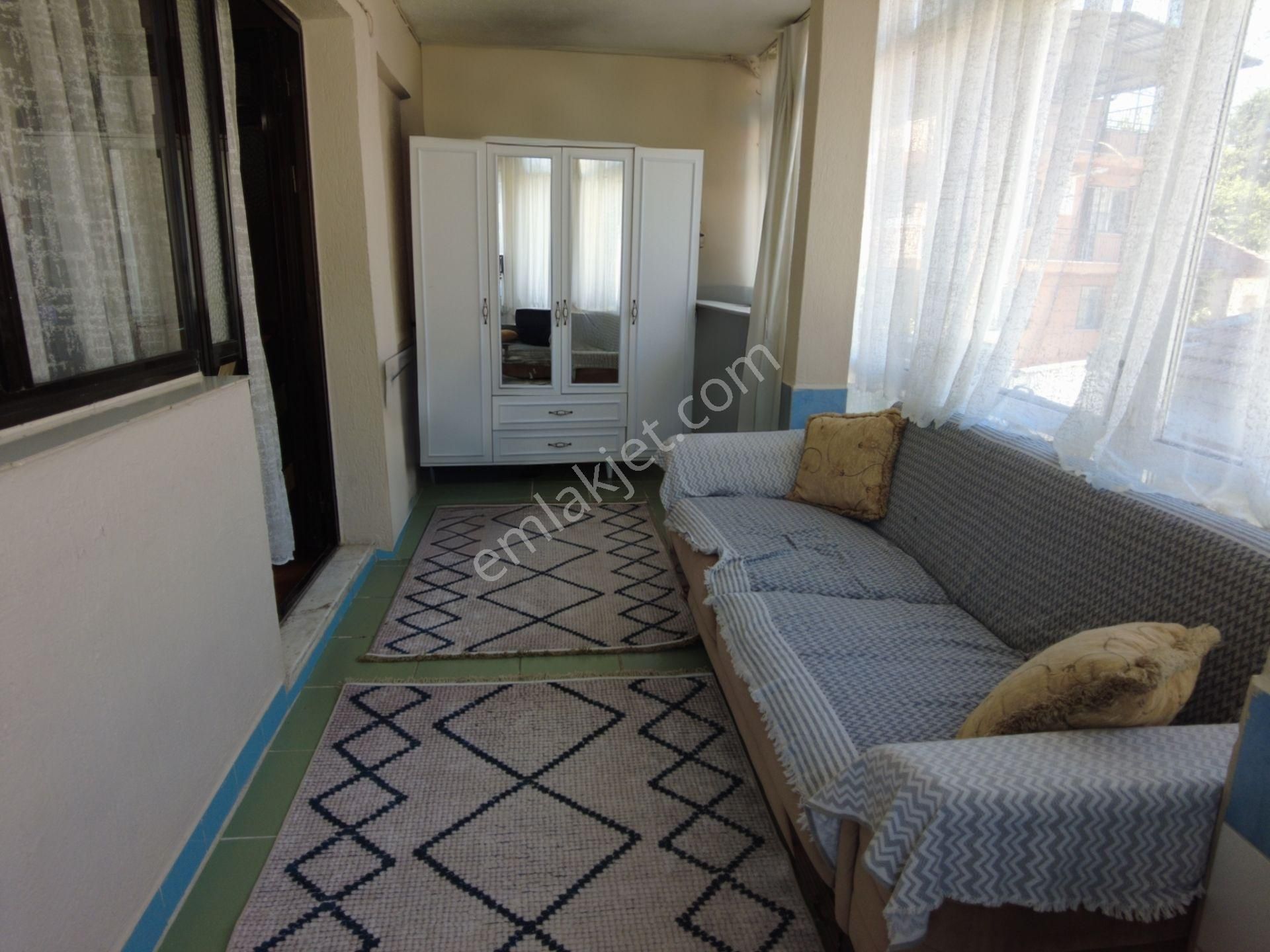 Kw Coban's'tan Bornova Meriç Mahallesi'nde 2 Katlı Müsatakil Bina + Teras - Görsel 12