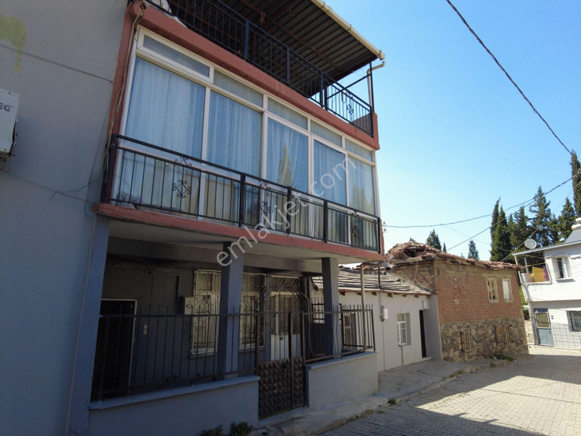 Kw Coban's'dan Bornova Meriç Mahallesi'nde 2 Katlı Müsatakil Bina + Teras