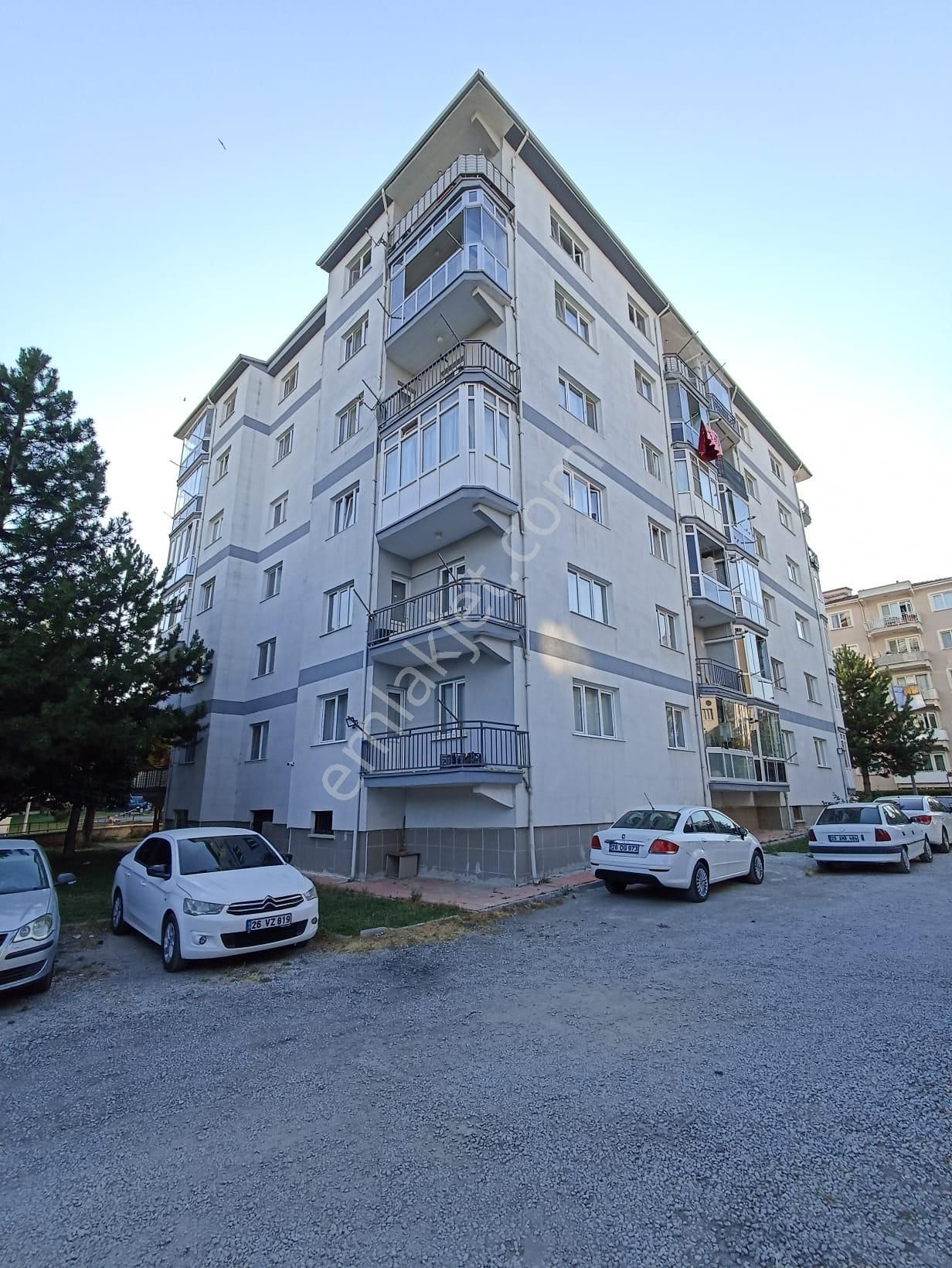 Century 21 Vizyon'dan Batıkent Mah. Kasımpatı Sokakta Satılık 3+1 Daire