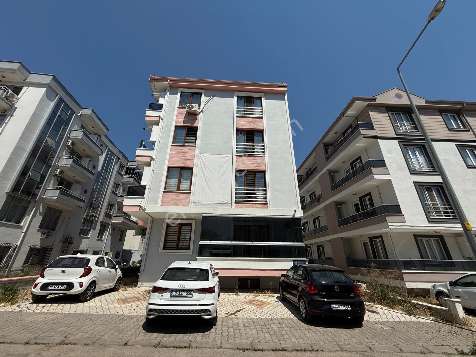Re/max Mid'den Adliye Karşısı Eşyalı Kiralık Balkonlu 1+1