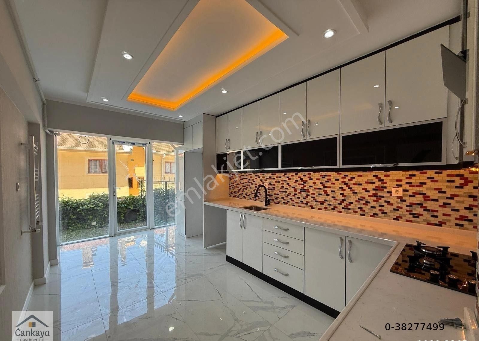 Çankayadan Dikmen Caddesi Yanı 29 Mayıs Hastanesi Yakını Manataolu Lüx 3+1+2-banyo-giyinme Odalı