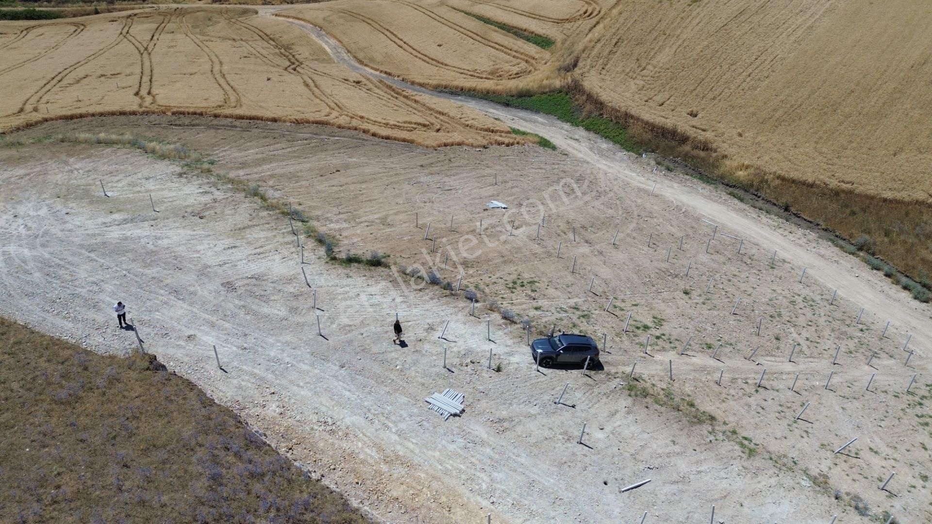 Silivri Değirmenköyde 250 M2 Bağlarda Merkeze Yakın Konumda