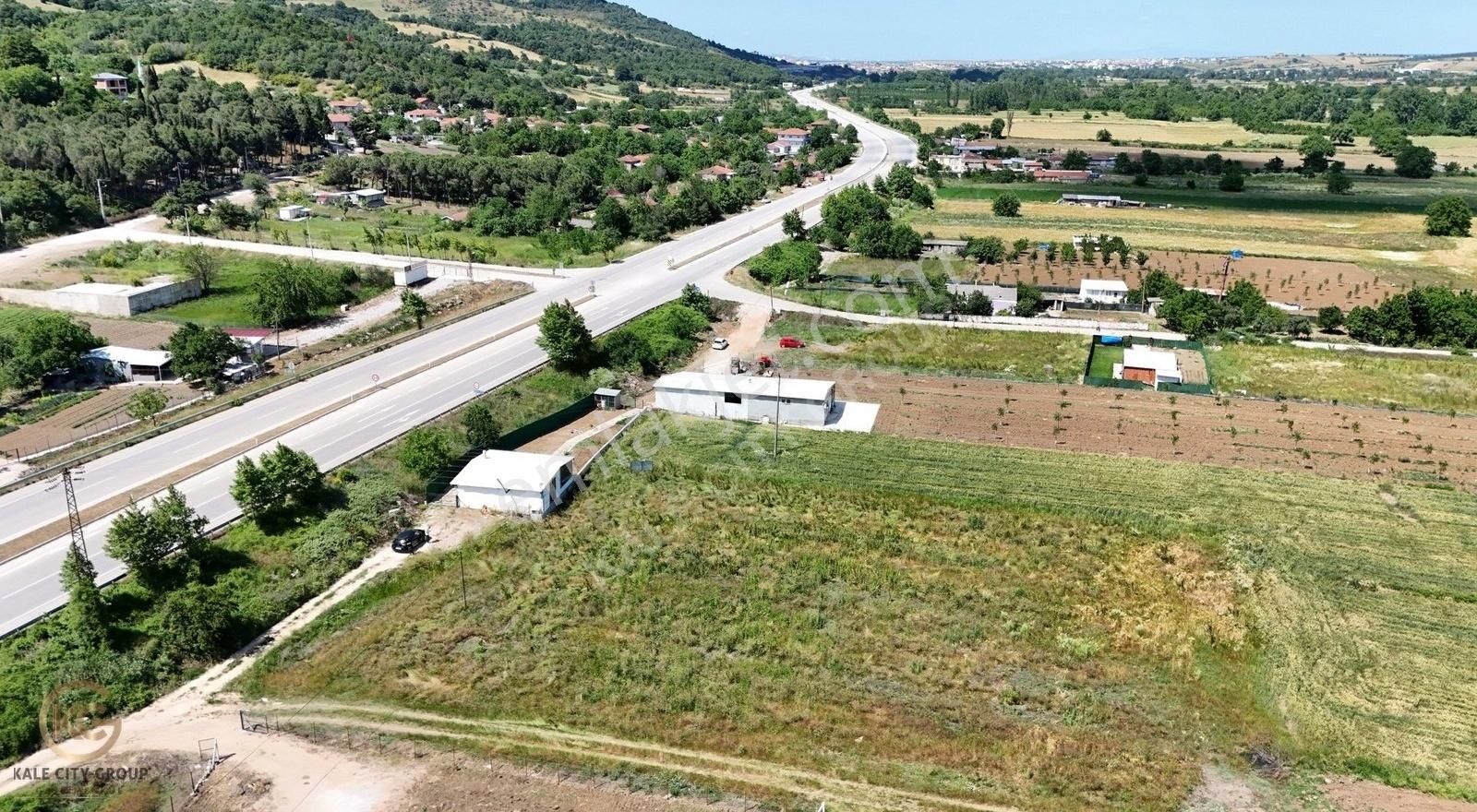 Biga Sarıkayada Anayol Üzeri Satılık Arazi