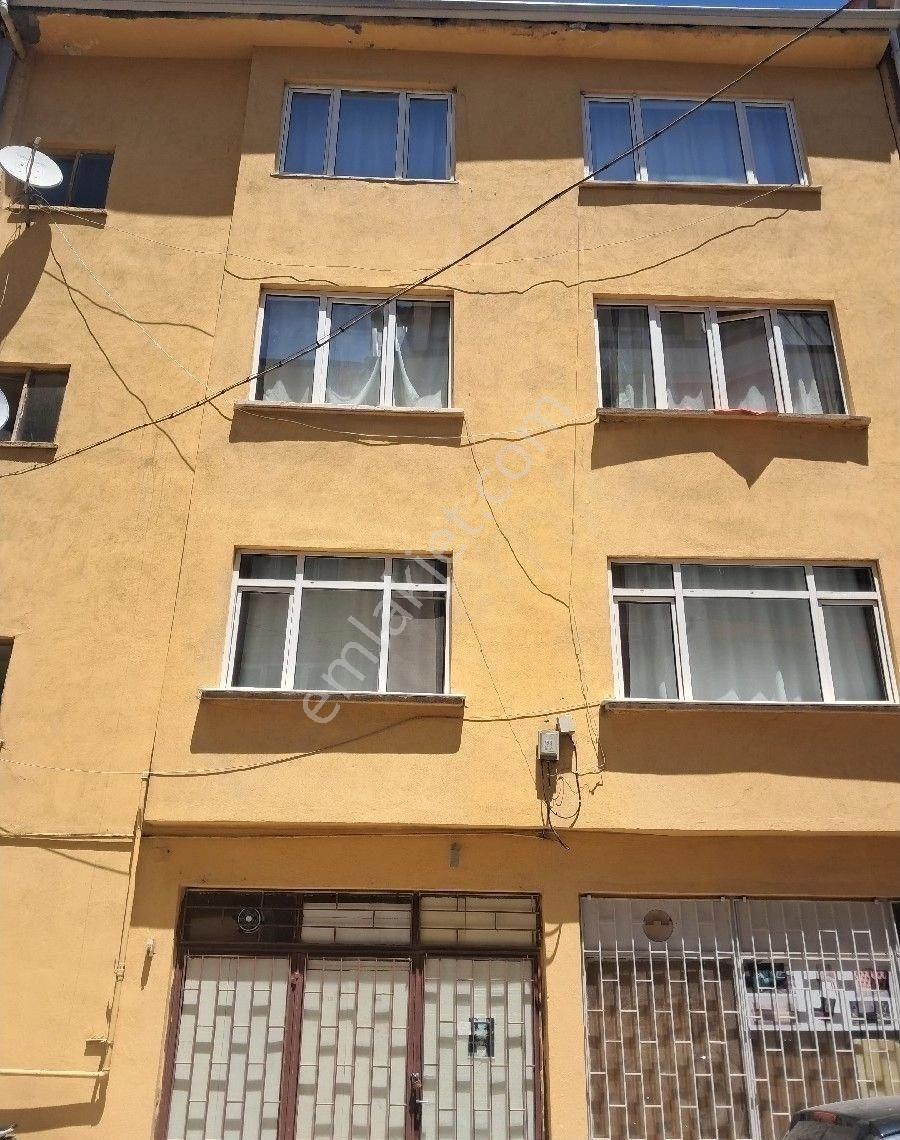 Duygu Emlaktan Işıklar Mahallesi'nde Satılık 2+1 Bakımlı Daire