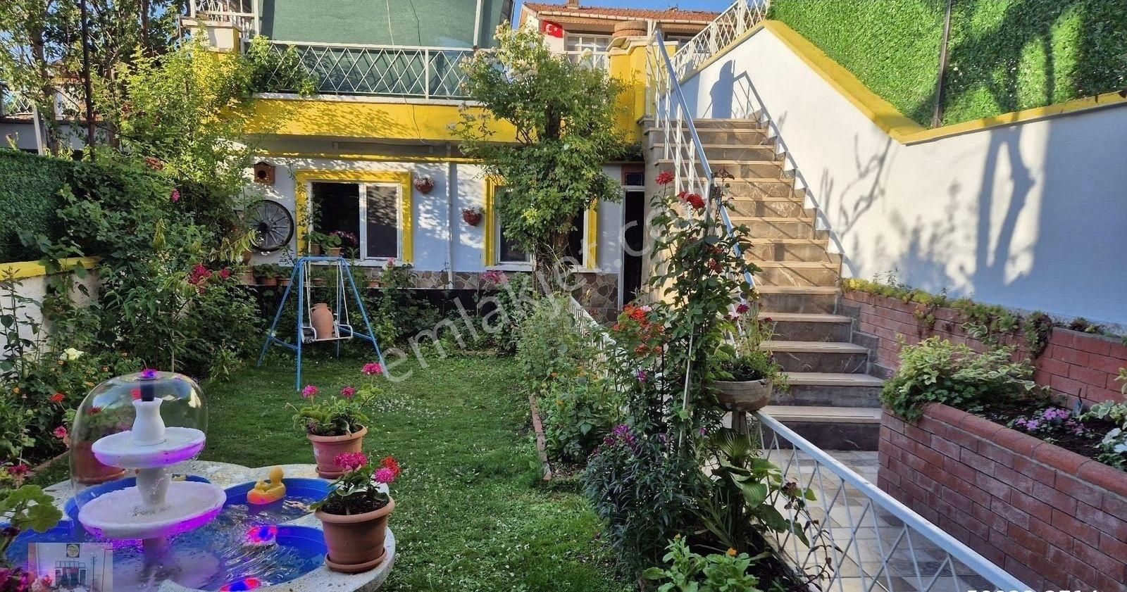 Derbent Mahallesinde Satılık Masrafsız Müstakil Bahçeli Ev