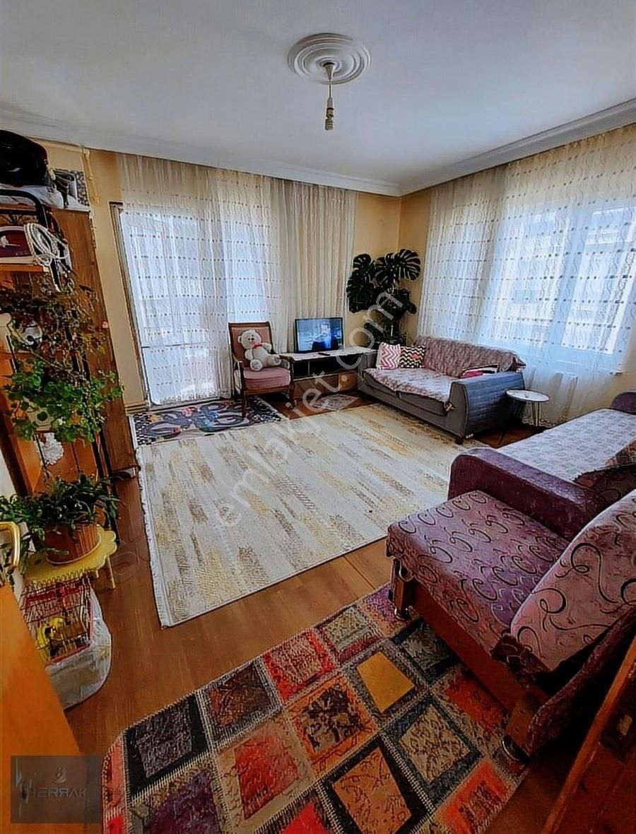 Cuma Pazarı Yanında Kordona Yürüme Mesafesinde 2+1 Satılık Daire