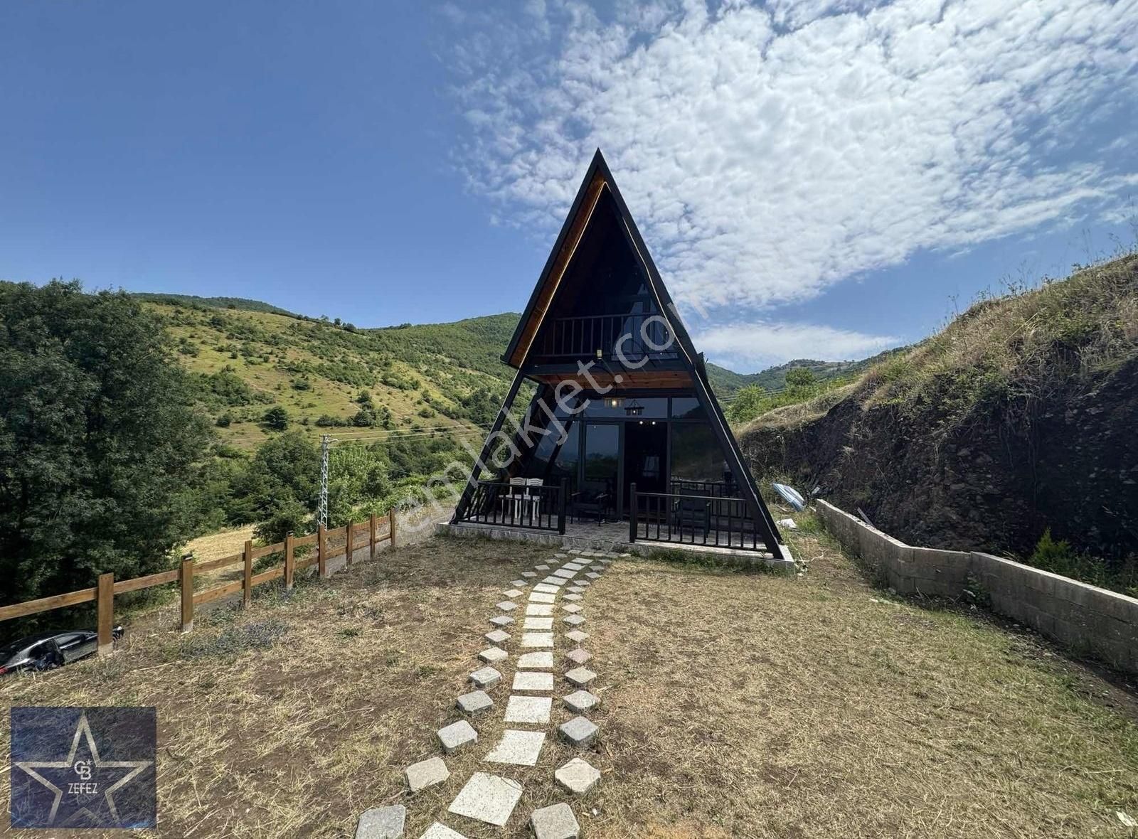 Doğa İle İç İçe 1800m² Arsa İçindeki Harika Bir Bungalov
