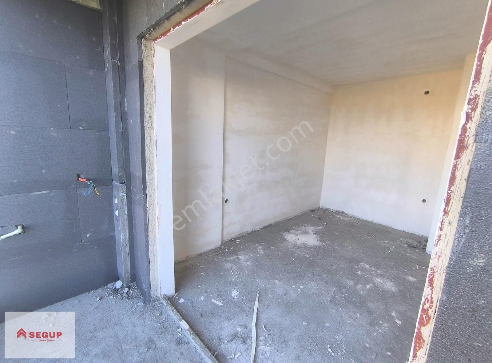 Hazimet Başakoğlu'ndan Havuzlu Lüx Sitede Tatil Tadında 1+1