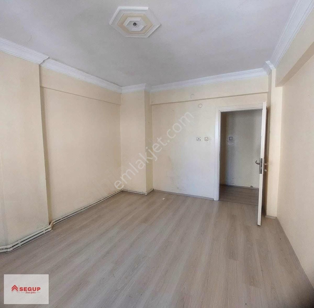 Segup'tan Anayola-tramvaya Yakın Mutfak Ayrı Kiralık 2+1 (3)
