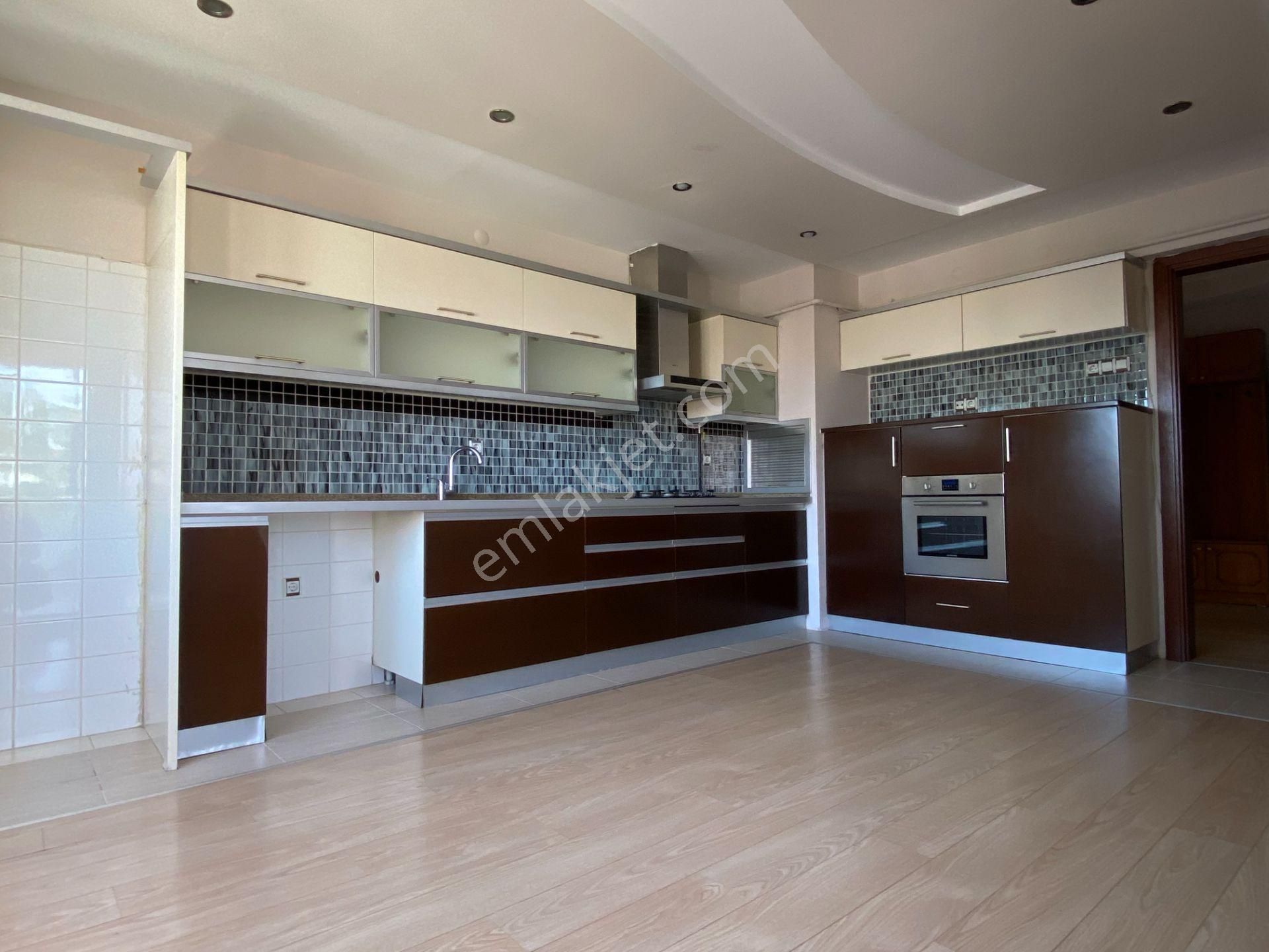 Eskidjiden Kıbrıs Şehitler Caddesi Yakını 4+1 Kiralık Daire !