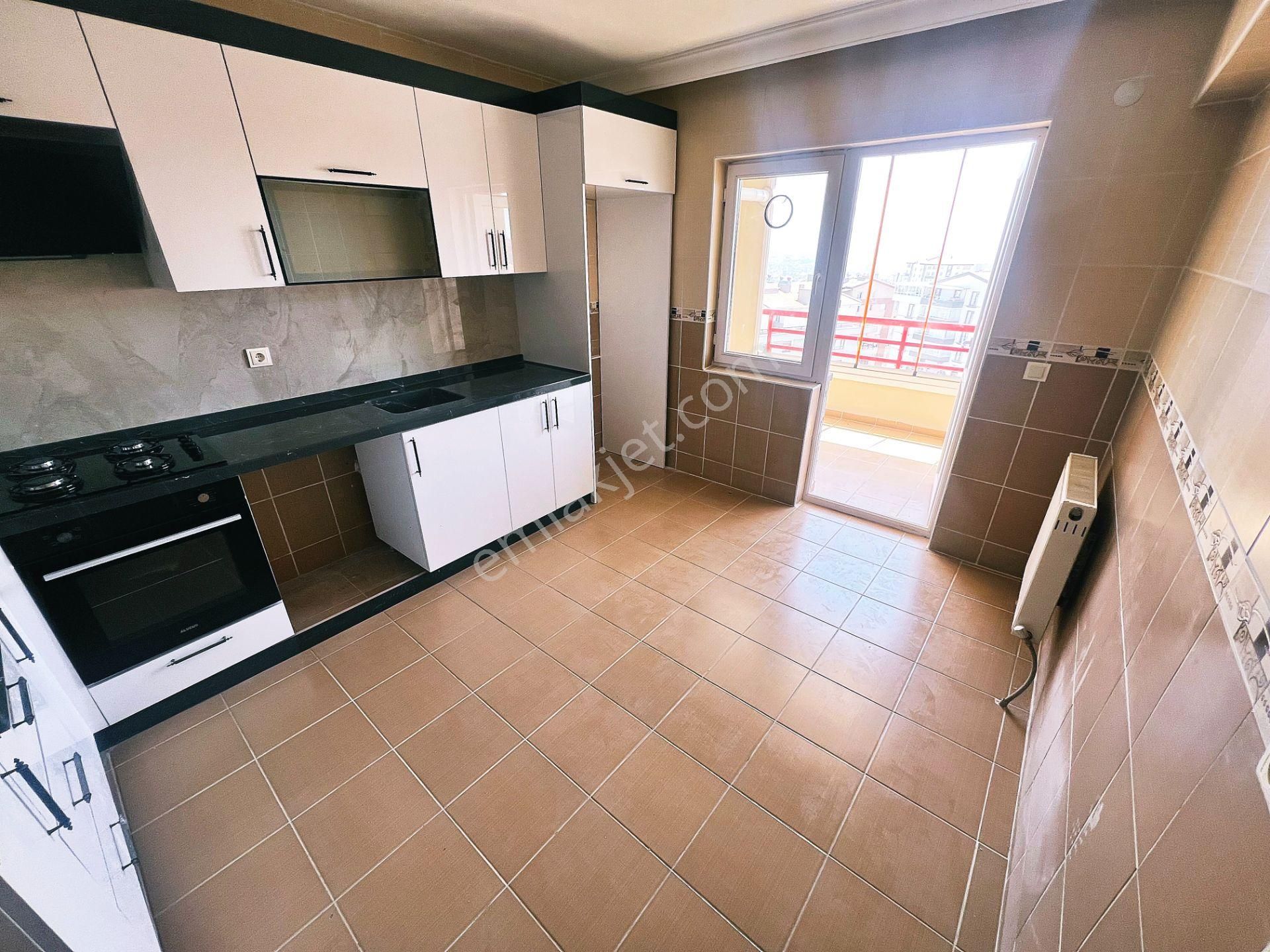 Cihandan Çiğdemtepede Selim Cadde Yakını Satlık 4+1 Yapılı Daire