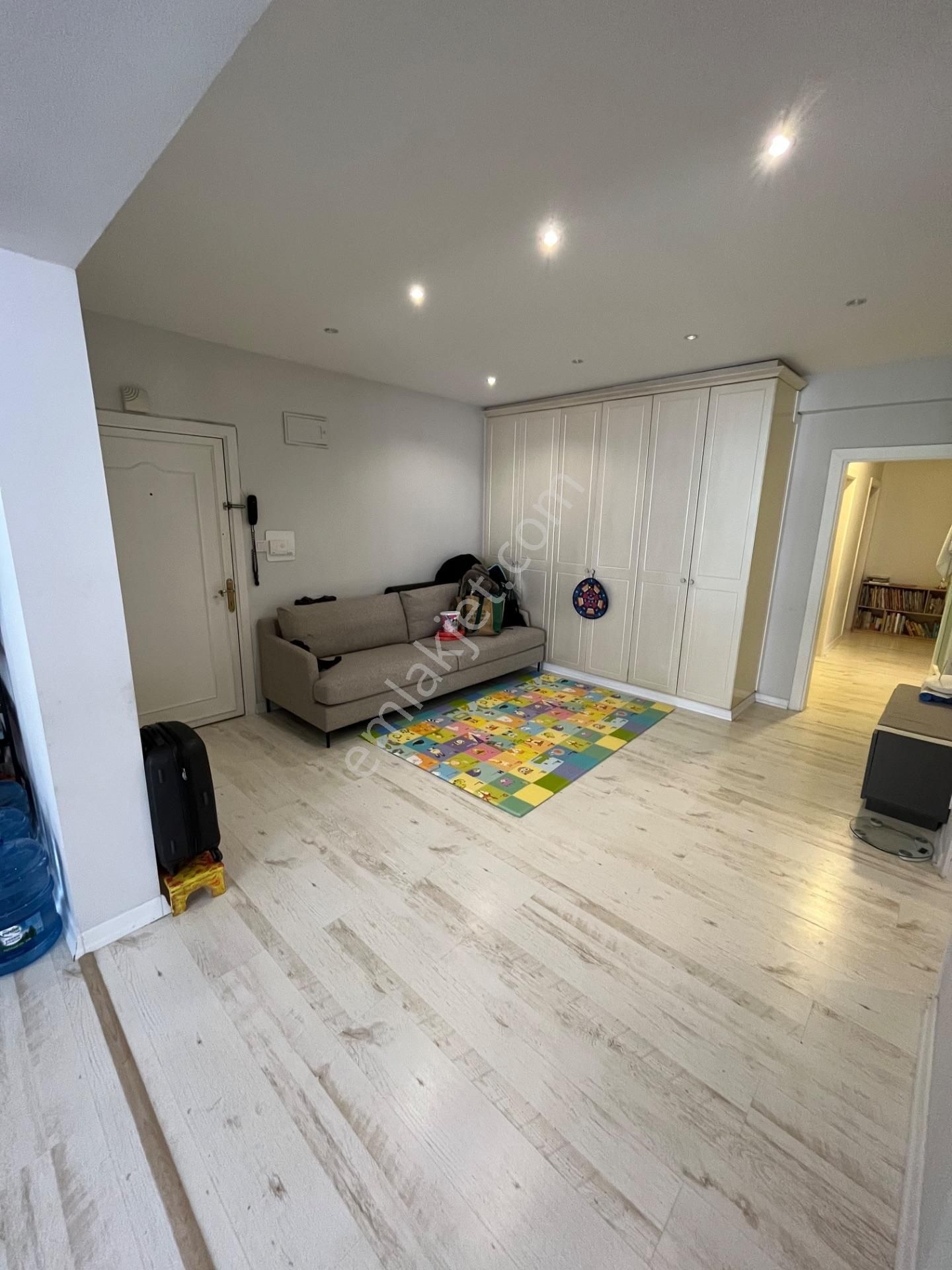 Realty World Studio Dan Yeni Ulus Sitesi Bölünmüş Dubleks (açıklama)