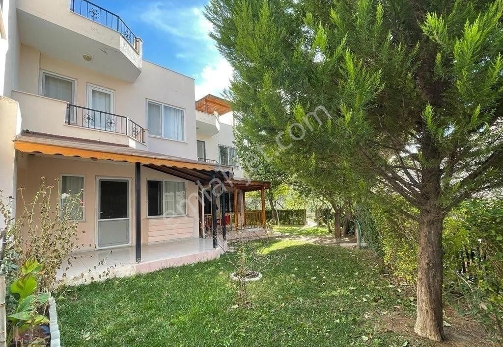 Pelitköy Sahilde Site İçinde Satılık Deniz Manzaralı 3+1 Yazlık Villa