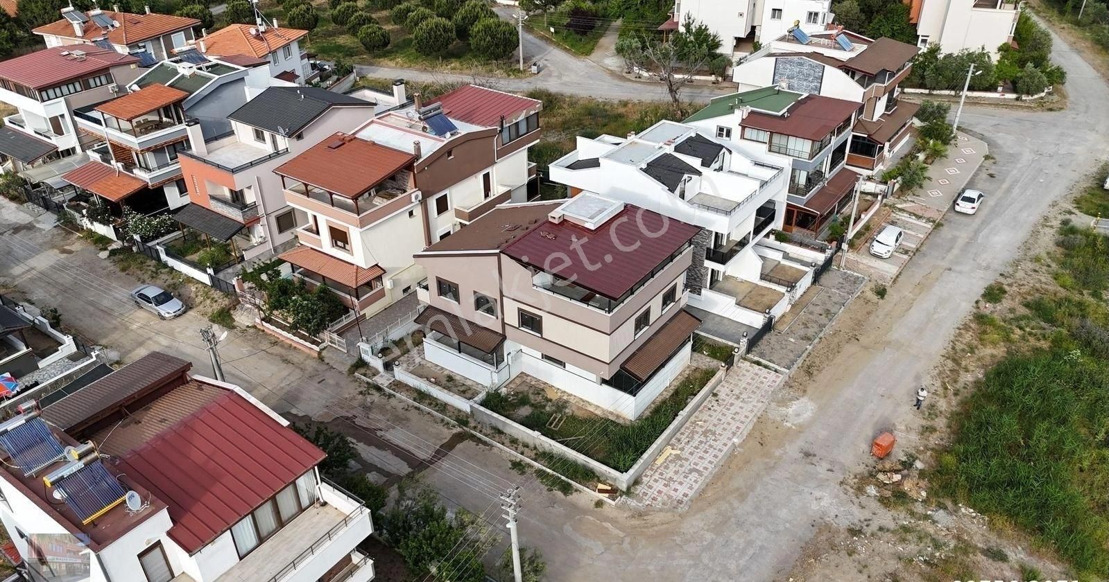 Örende Müstakil Bahçeli Doğalgazlı Denize Yakın 3+1 Lüks Villa