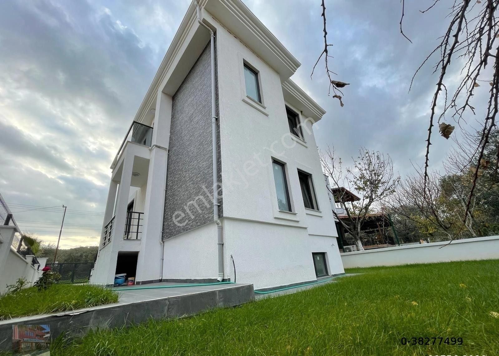 Başak Emlaktan Satılık Tam Müstakil 6+1 Villa Denize 100 Metre