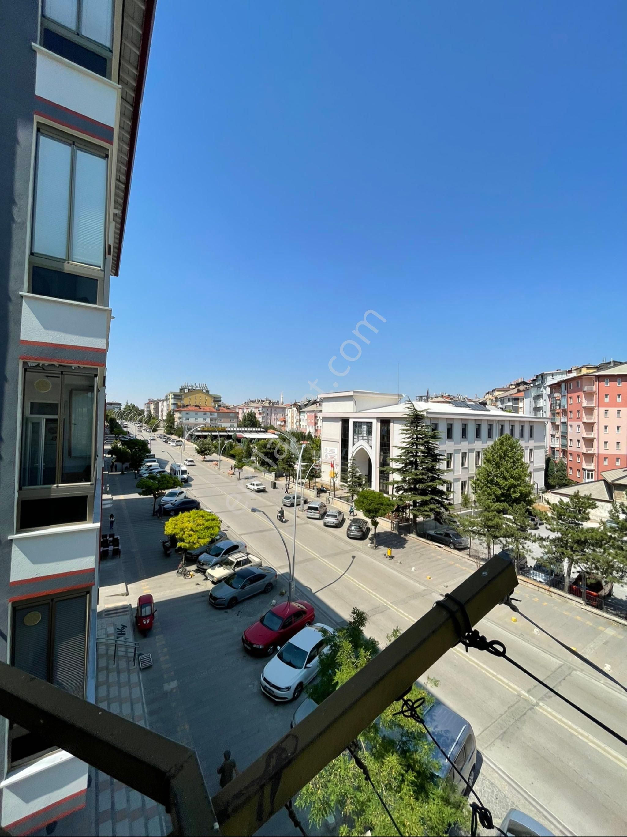 Alaylar Bir Koski Yanı Cadde Cephe Satılık Daire