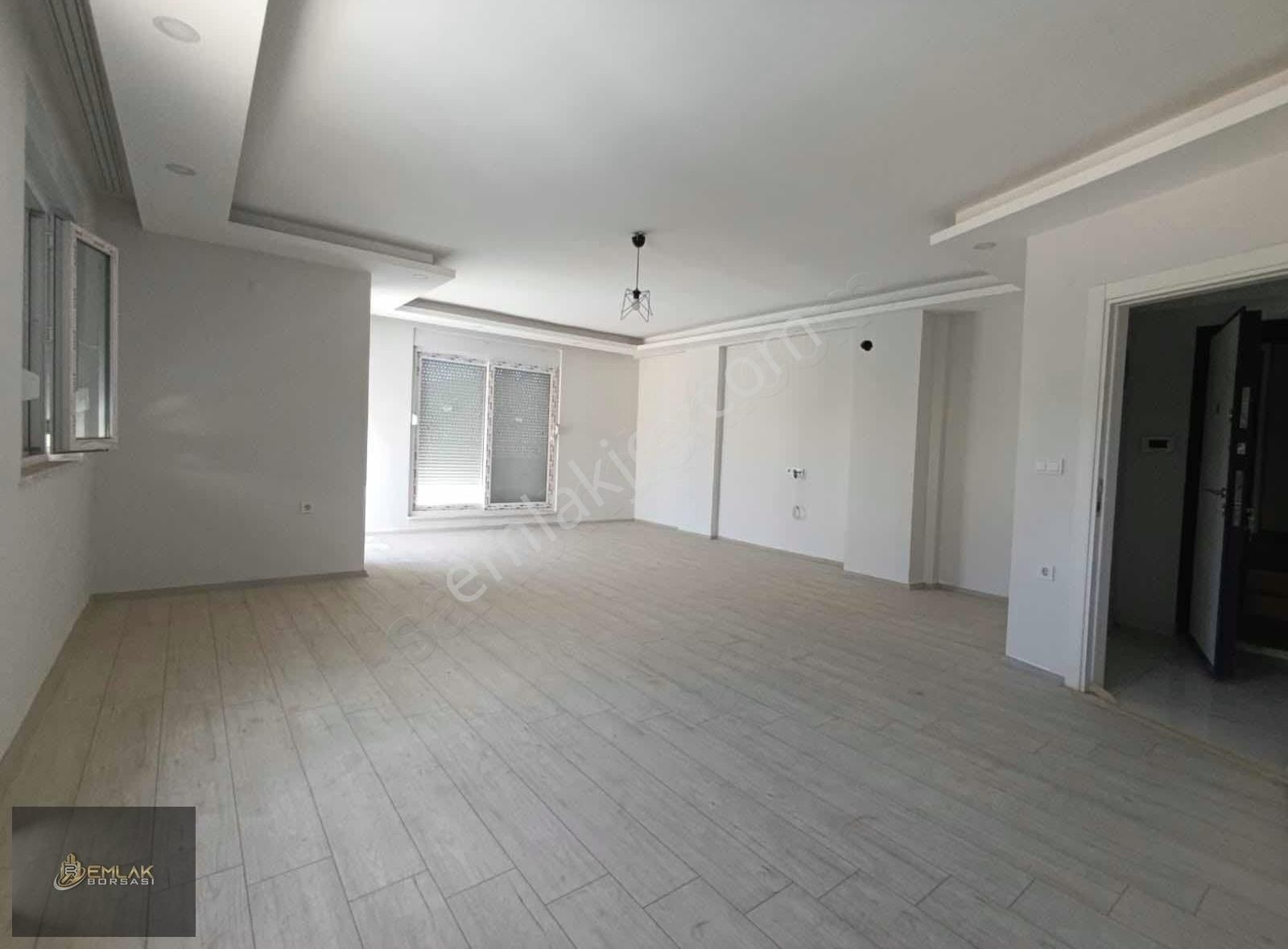 Emek Mahallesinde Geniş Merkezi Konumda Satılık Dublexler
