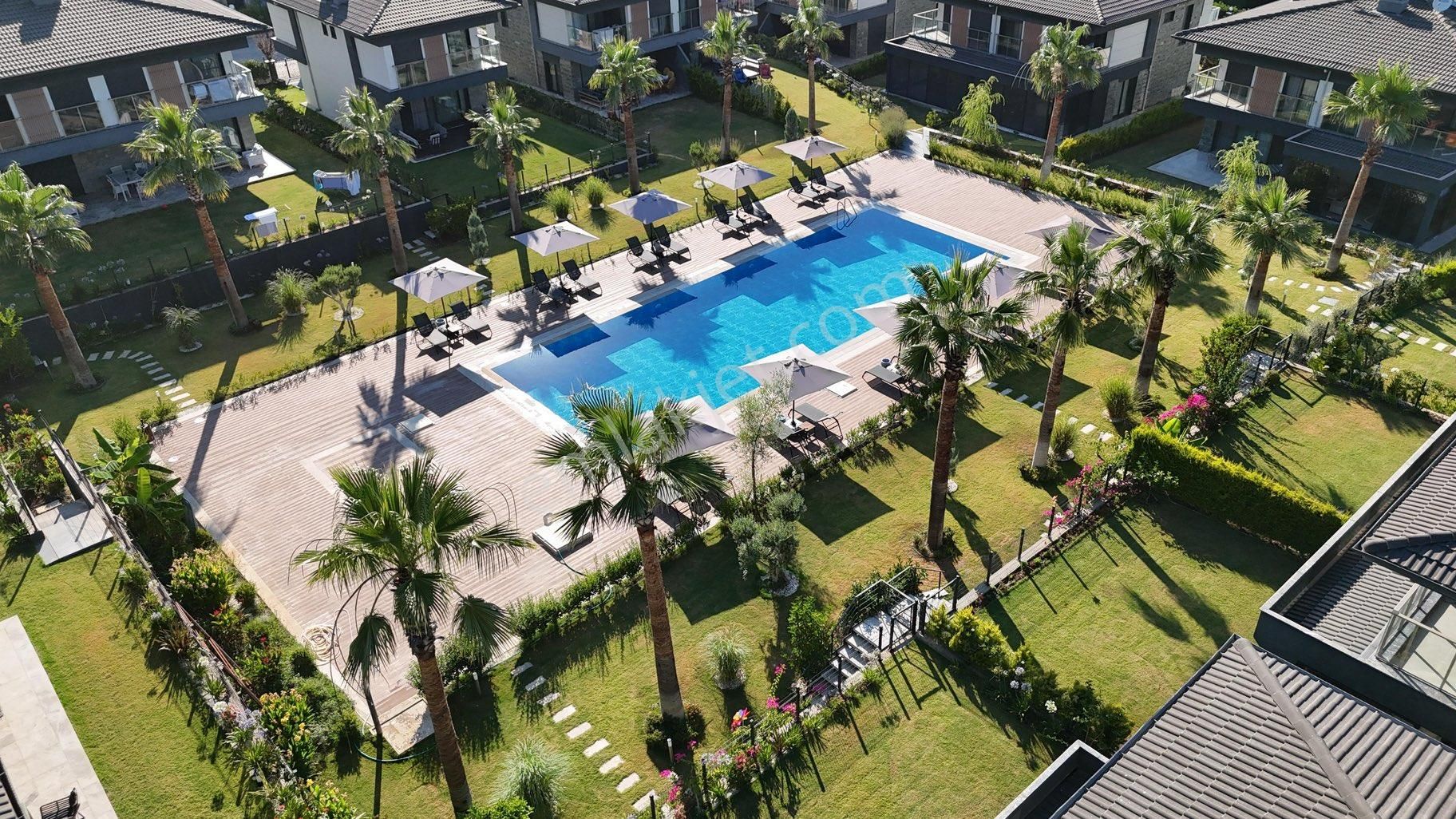 Kuşadası Güzelçamlı Denize 650 Metre Satılık Villa