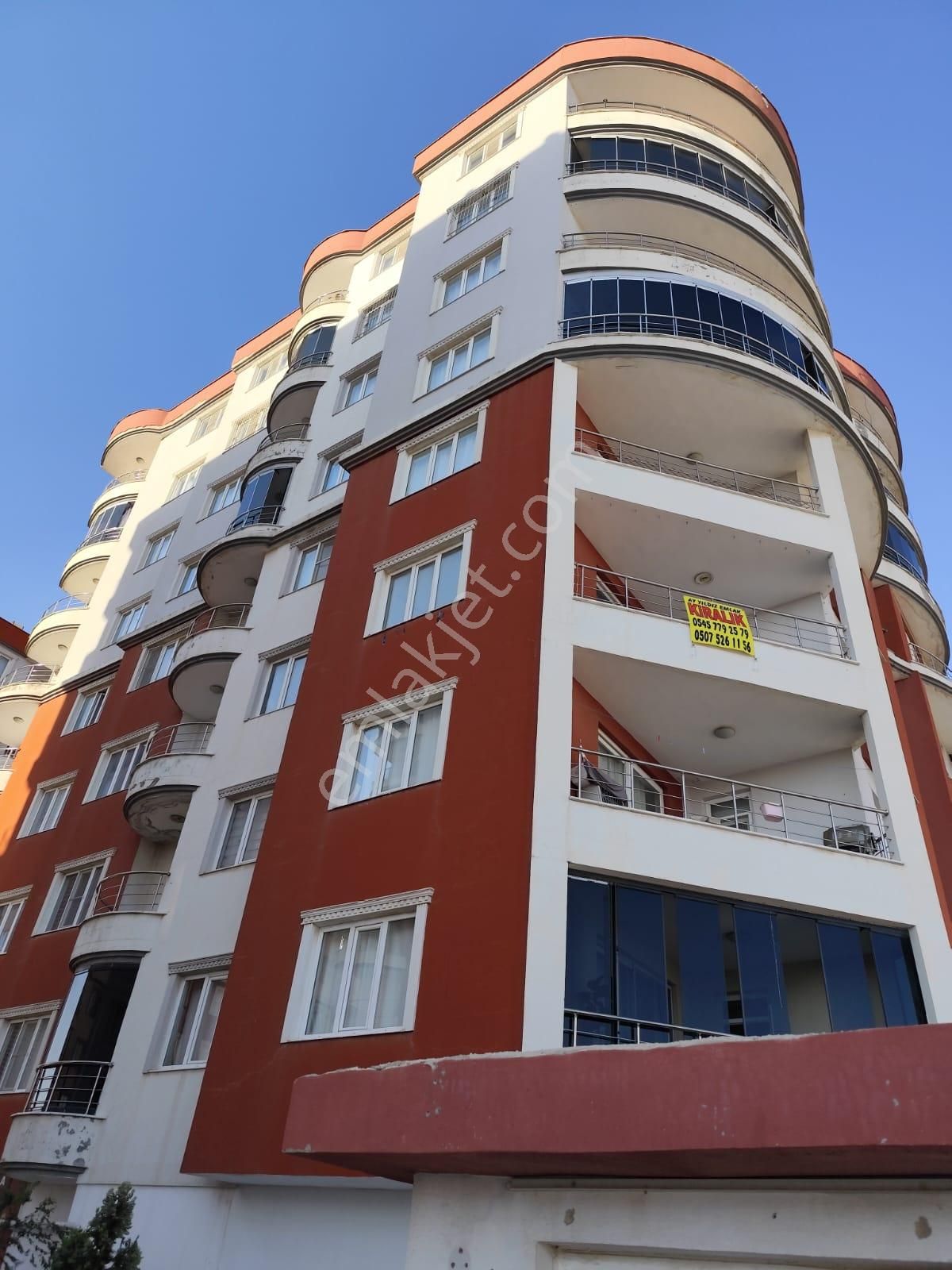 Ayyıldız Emlaktan 3+1 Geniş Çift Cepheli Ara Kat Daire Zirve Sitesi