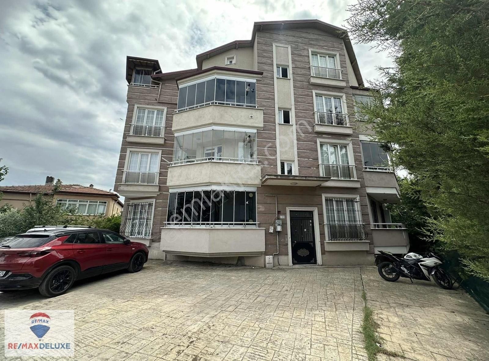 Derince Çınarlı'da Kiralık Geniş 3+1 Ara Kat Daire