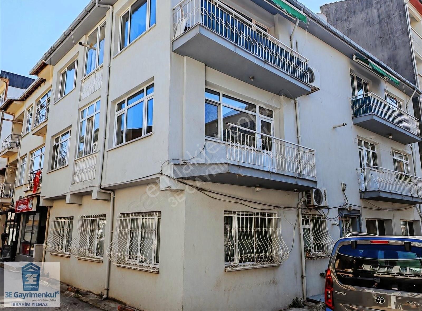 Tuzla Sahile 100 M Mesafede Satılık 3+1 150 M2 3e Gayrimenkul