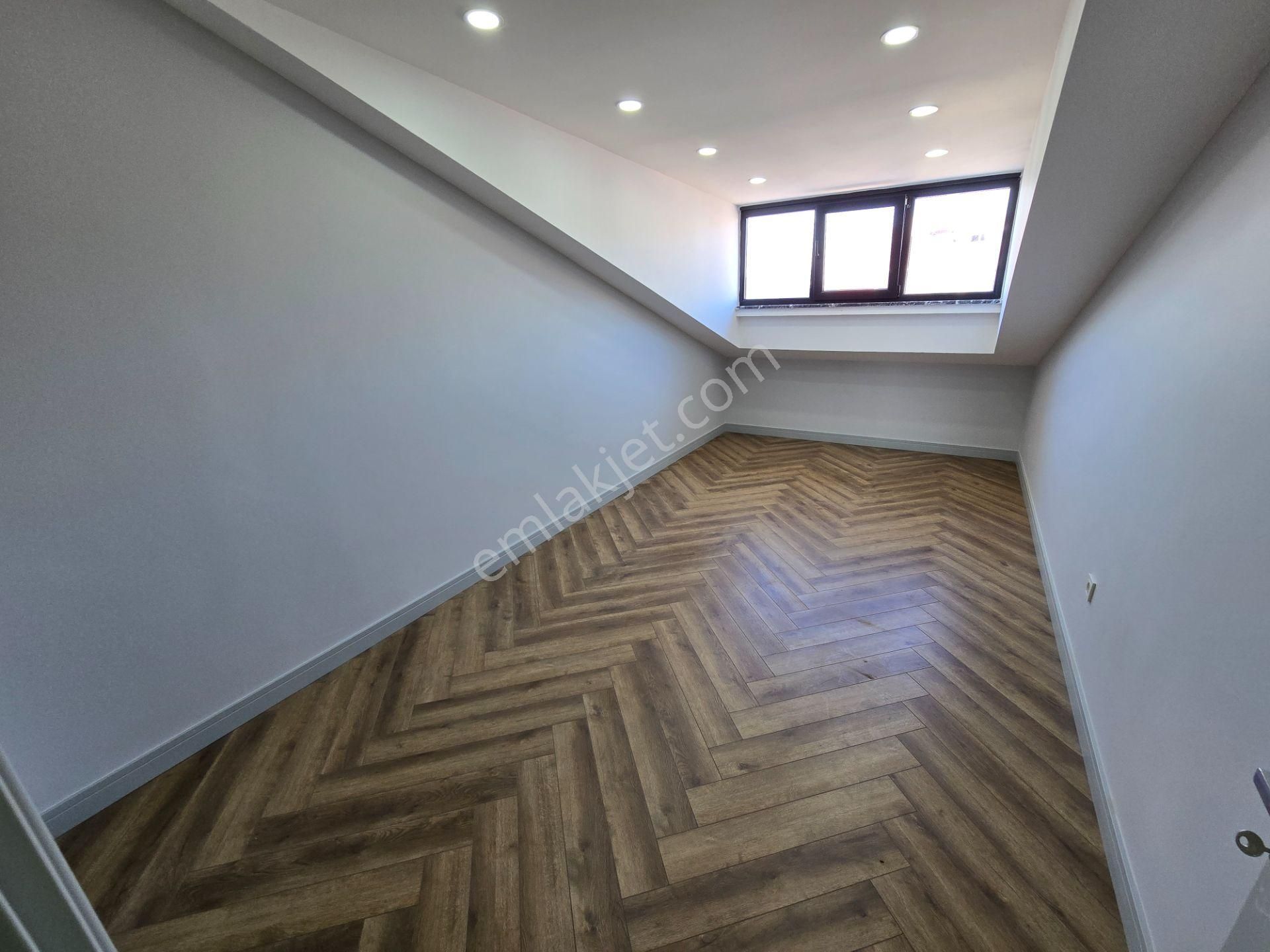 Sıfır Binada Deniz Manzaralı Teraslı Otoparklı 4+2 270 M2 Dublex - Görsel 23