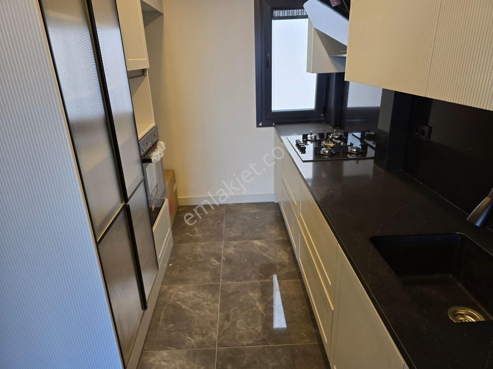 Sıfır Binada Deniz Manzaralı Teraslı Otoparklı 4+2 270 M2 Dublex - Görsel 14