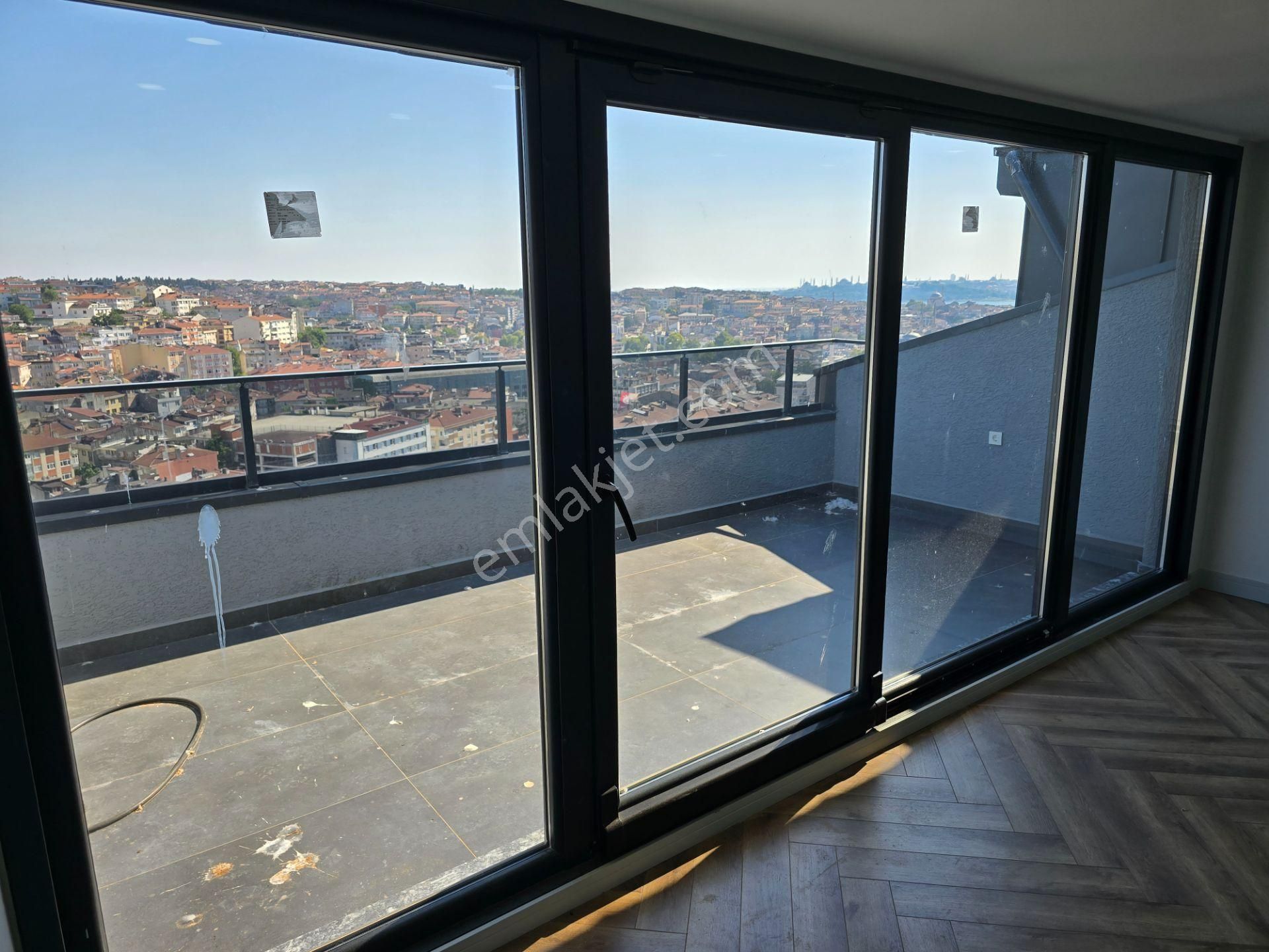 Sıfır Binada Deniz Manzaralı Teraslı Otoparklı 4+2 270 M2 Dublex - Görsel 32