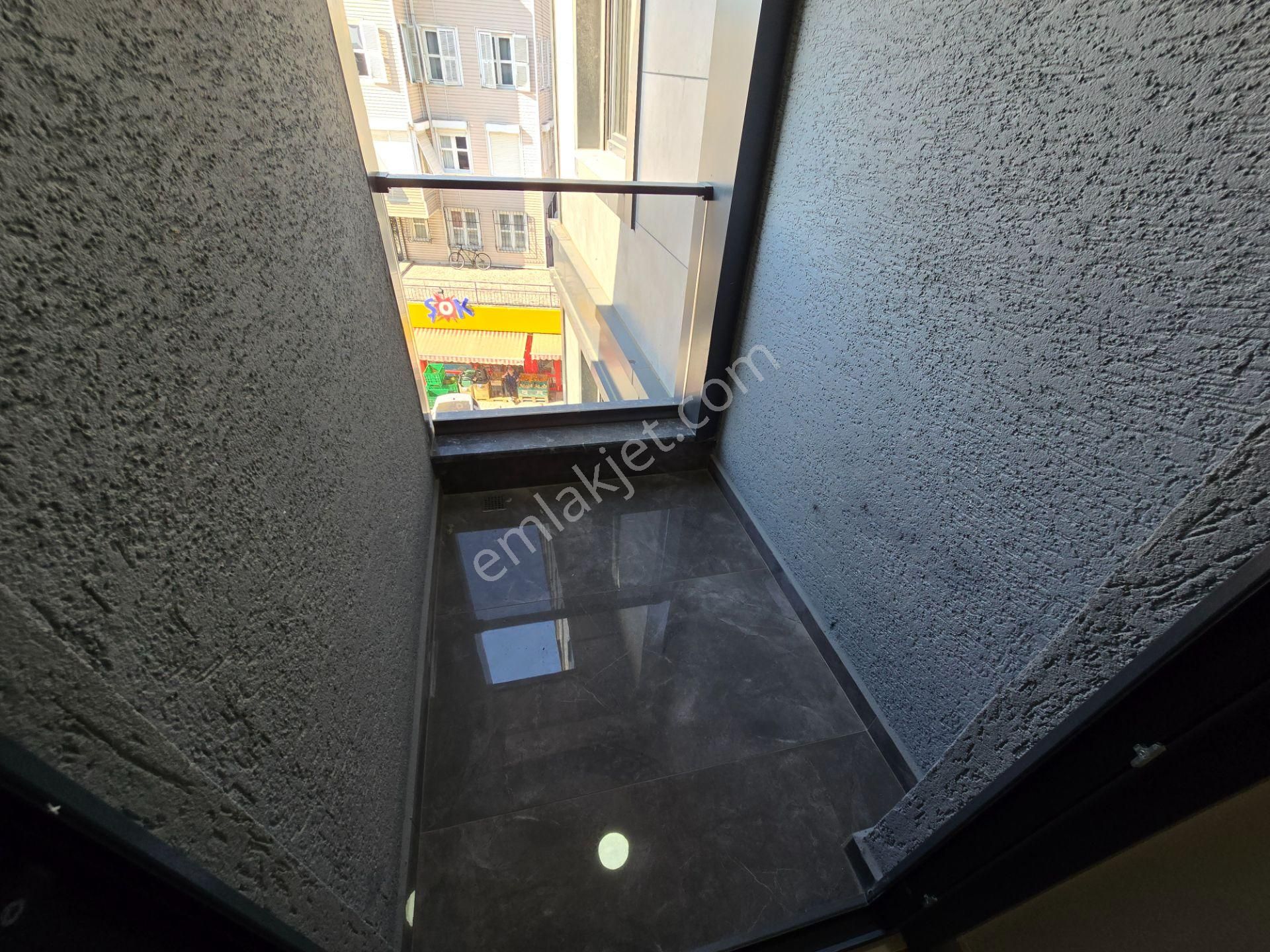 Sıfır Binada Deniz Manzaralı Teraslı Otoparklı 4+2 310 M2 Dublex - Görsel 9