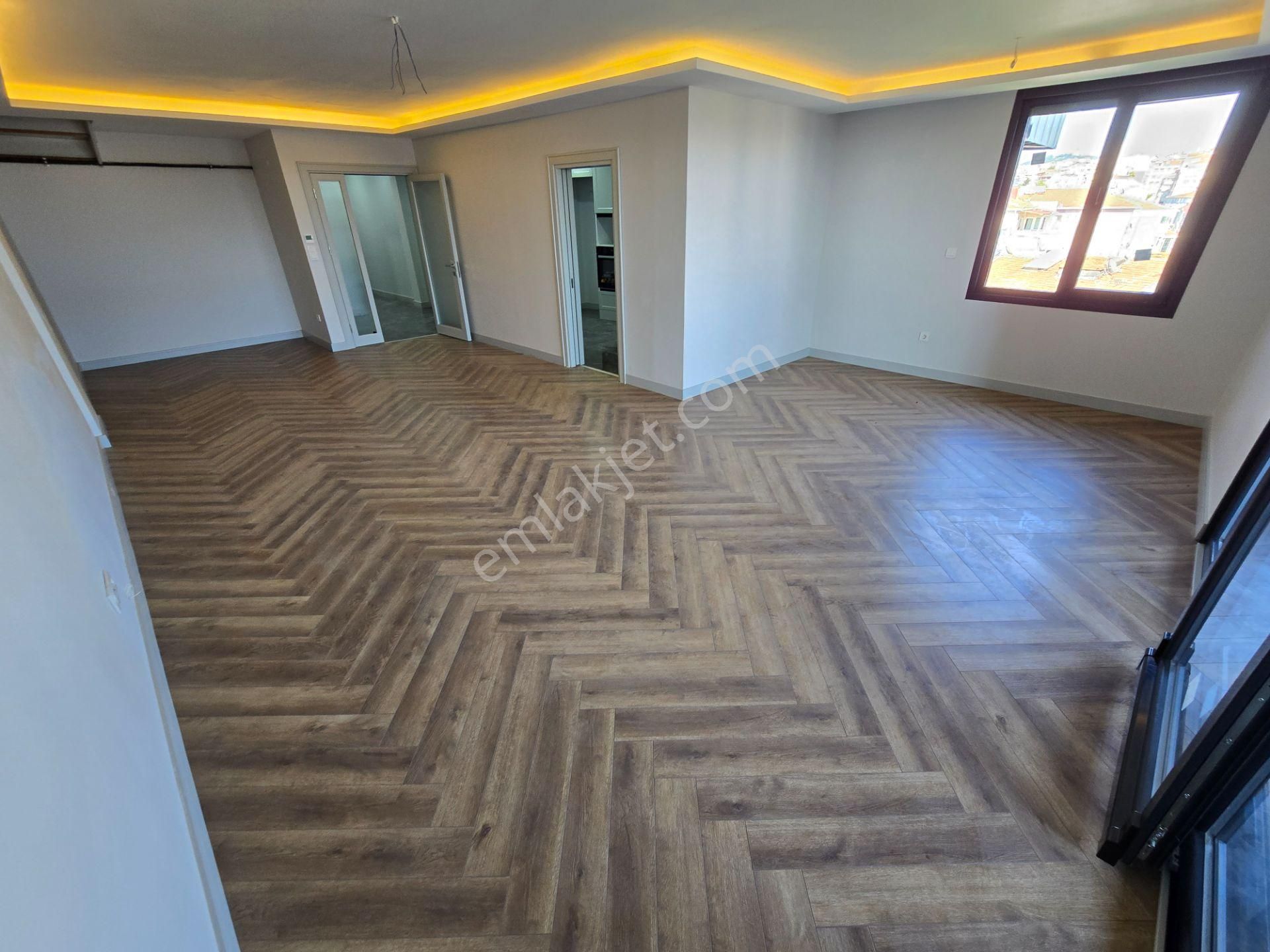 Sıfır Binada Deniz Manzaralı Teraslı Otoparklı 4+2 310 M2 Dublex - Görsel 3