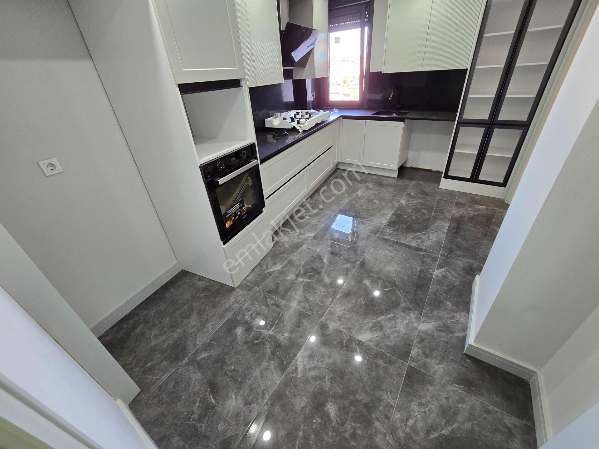 Sıfır Binada Deniz Manzaralı Teraslı Otoparklı 4+2 310 M2 Dublex - Görsel 16