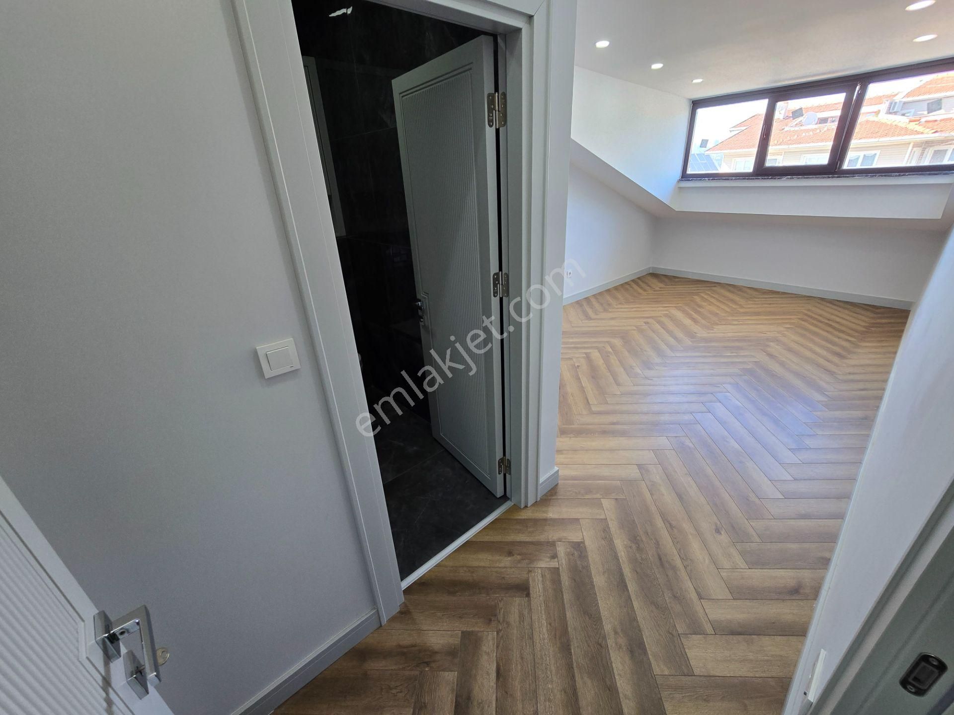Sıfır Binada Deniz Manzaralı Teraslı Otoparklı 4+2 310 M2 Dublex - Görsel 29